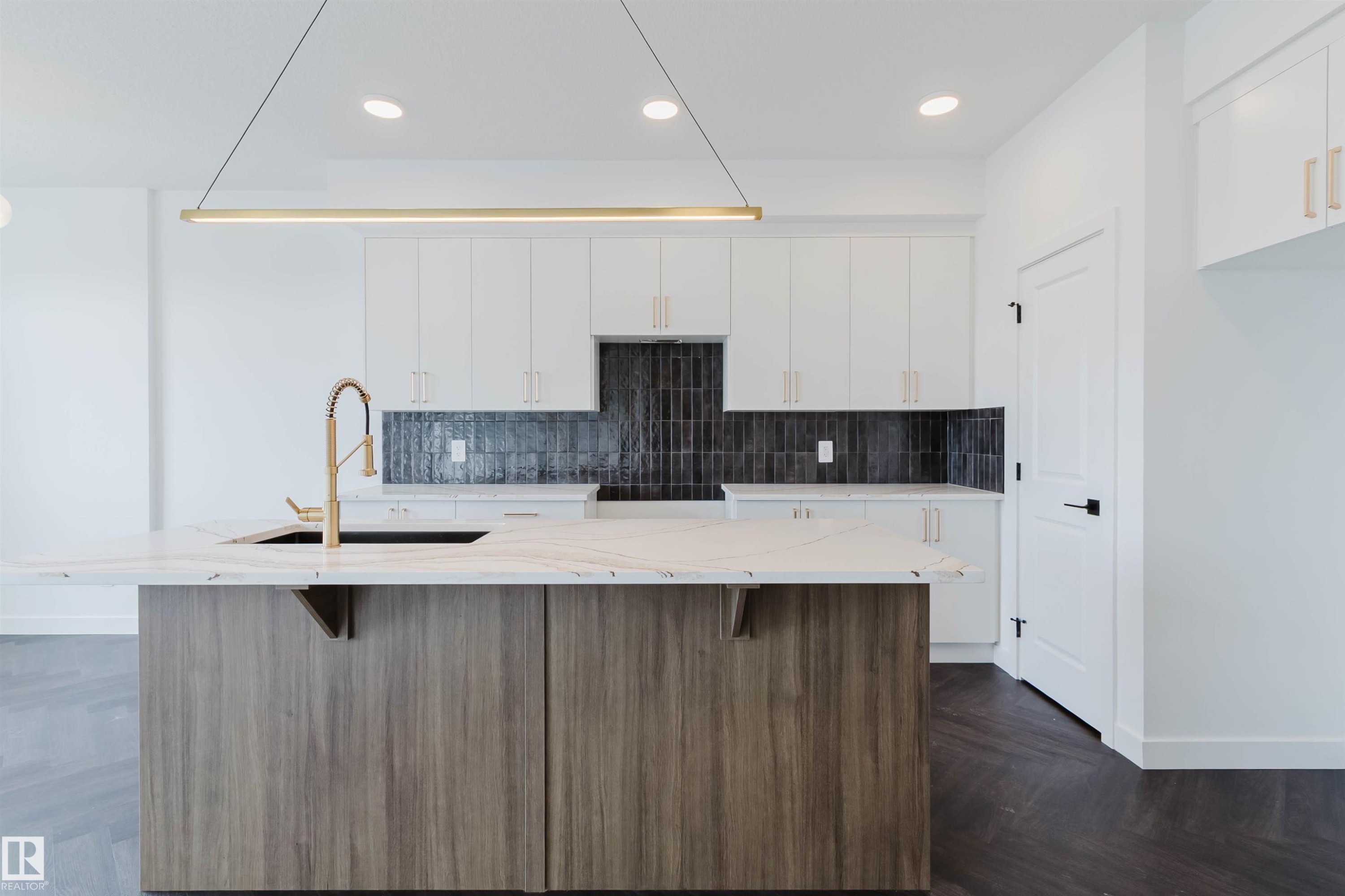 8300 Kiriak Loop Sw, Edmonton, AB - Indoor Photo Showing Kitchen