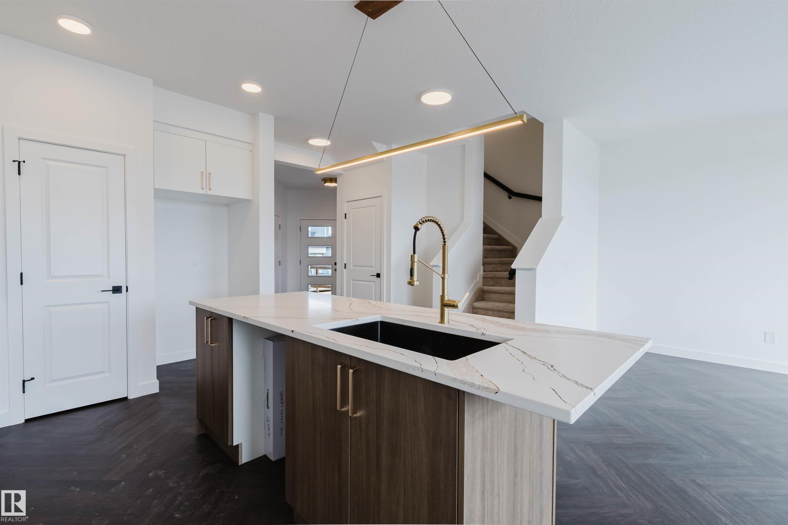 8300 Kiriak Loop Sw, Edmonton, AB - Indoor Photo Showing Kitchen
