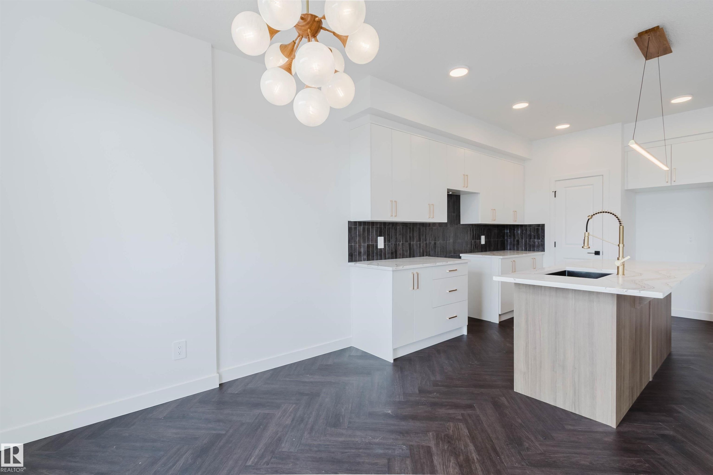 8300 Kiriak Loop Sw, Edmonton, AB - Indoor Photo Showing Kitchen