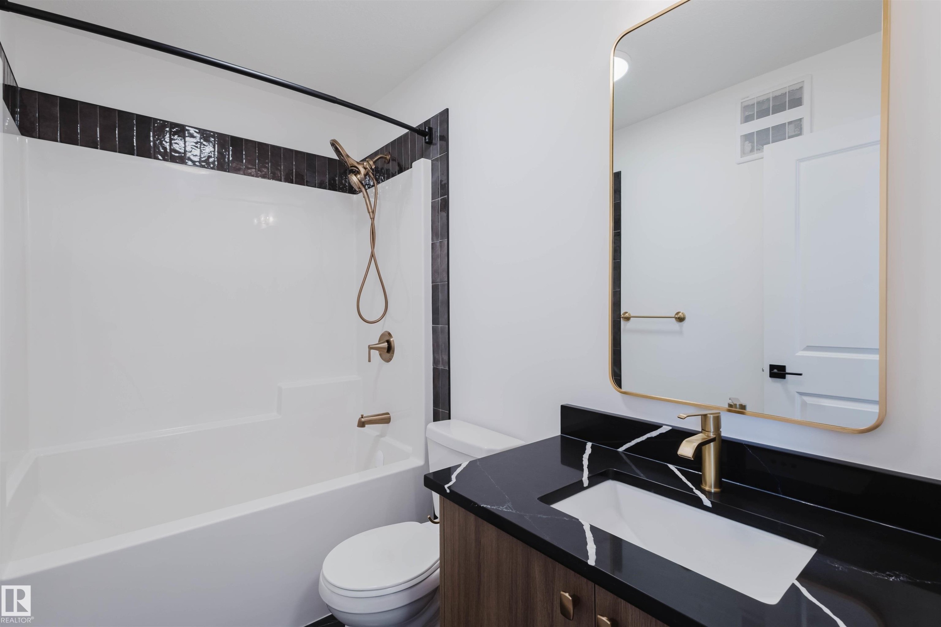 8300 Kiriak Loop Sw, Edmonton, AB - Indoor Photo Showing Bathroom