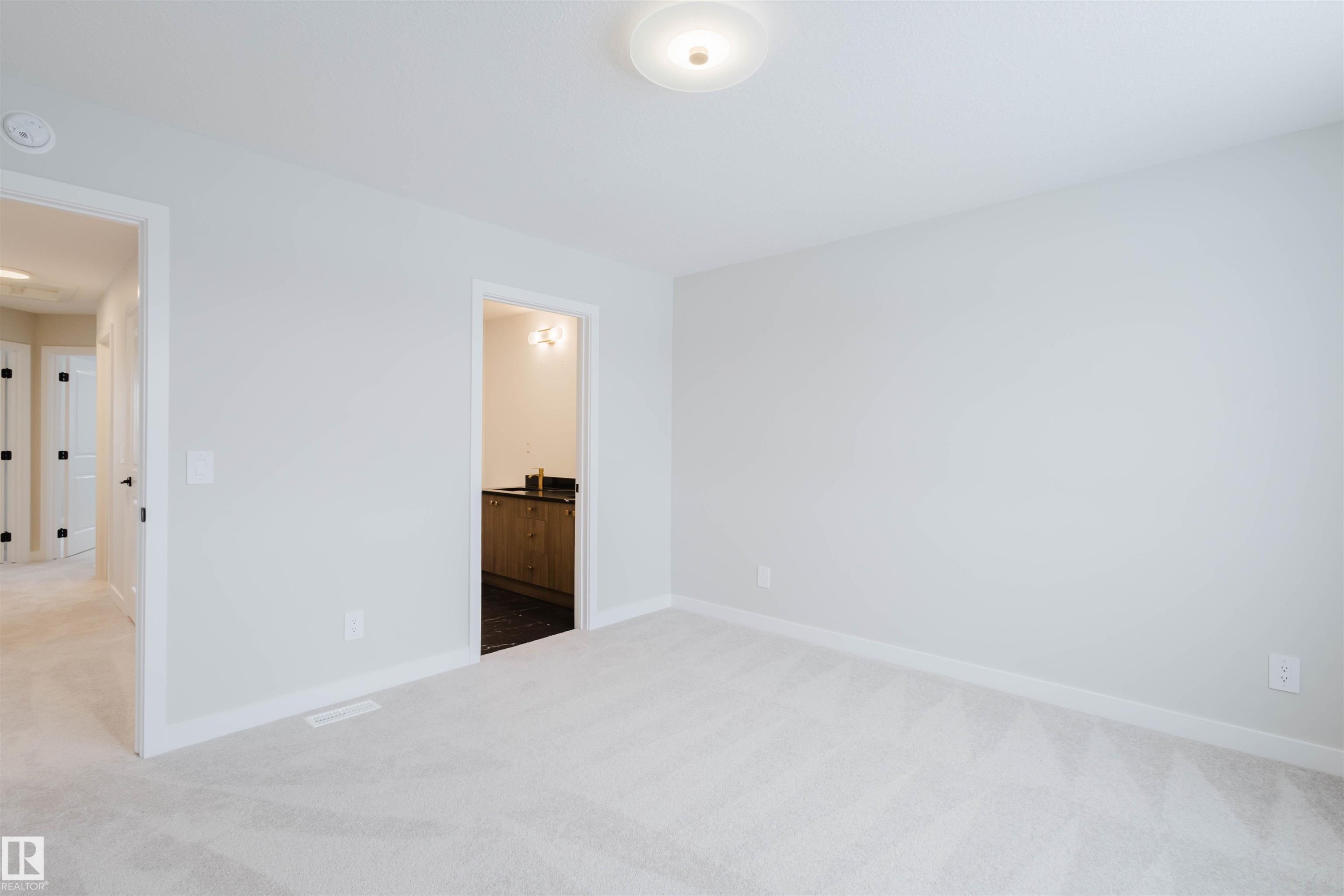 8300 Kiriak Loop Sw, Edmonton, AB - Indoor Photo Showing Other Room