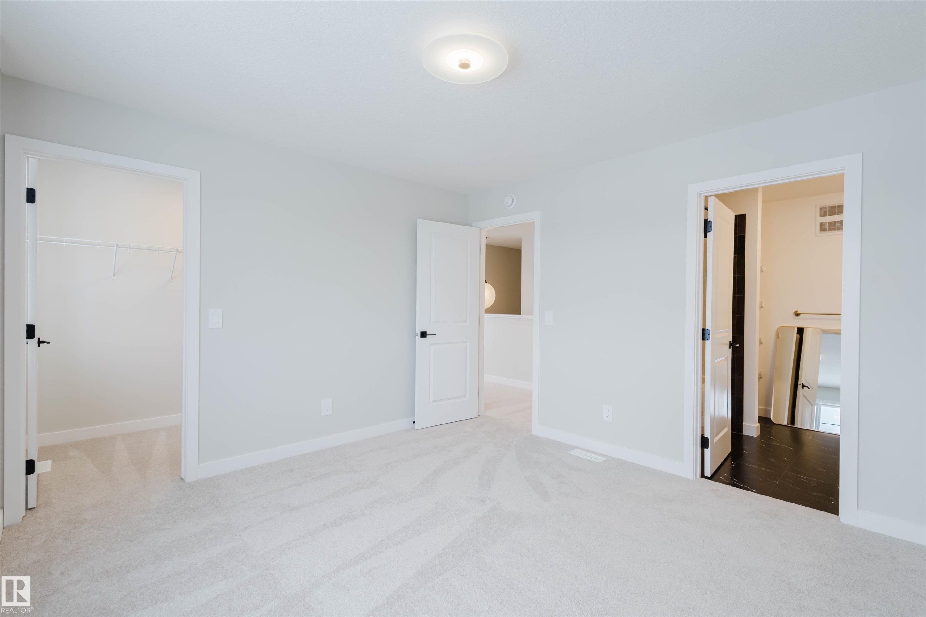 8300 Kiriak Loop Sw, Edmonton, AB - Indoor Photo Showing Other Room