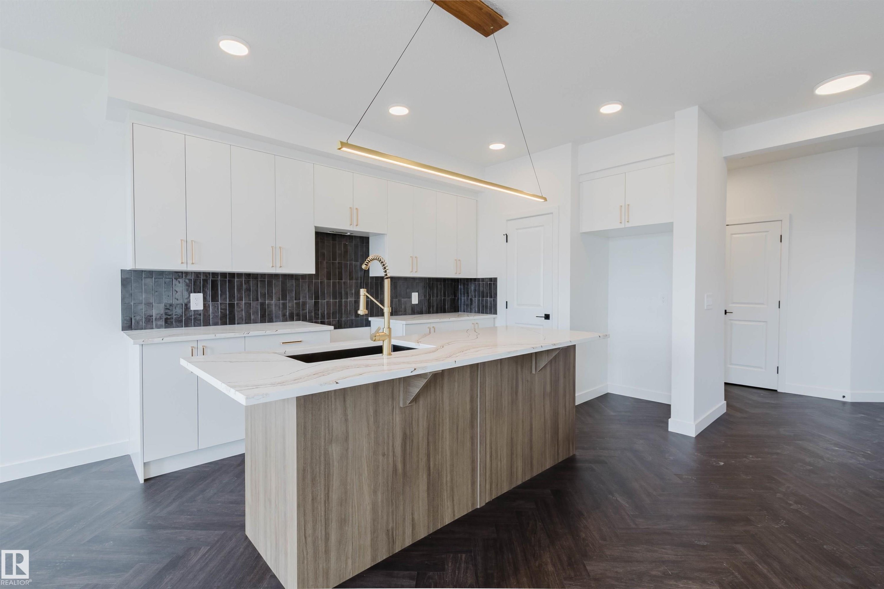 8300 Kiriak Loop Sw, Edmonton, AB - Indoor Photo Showing Kitchen