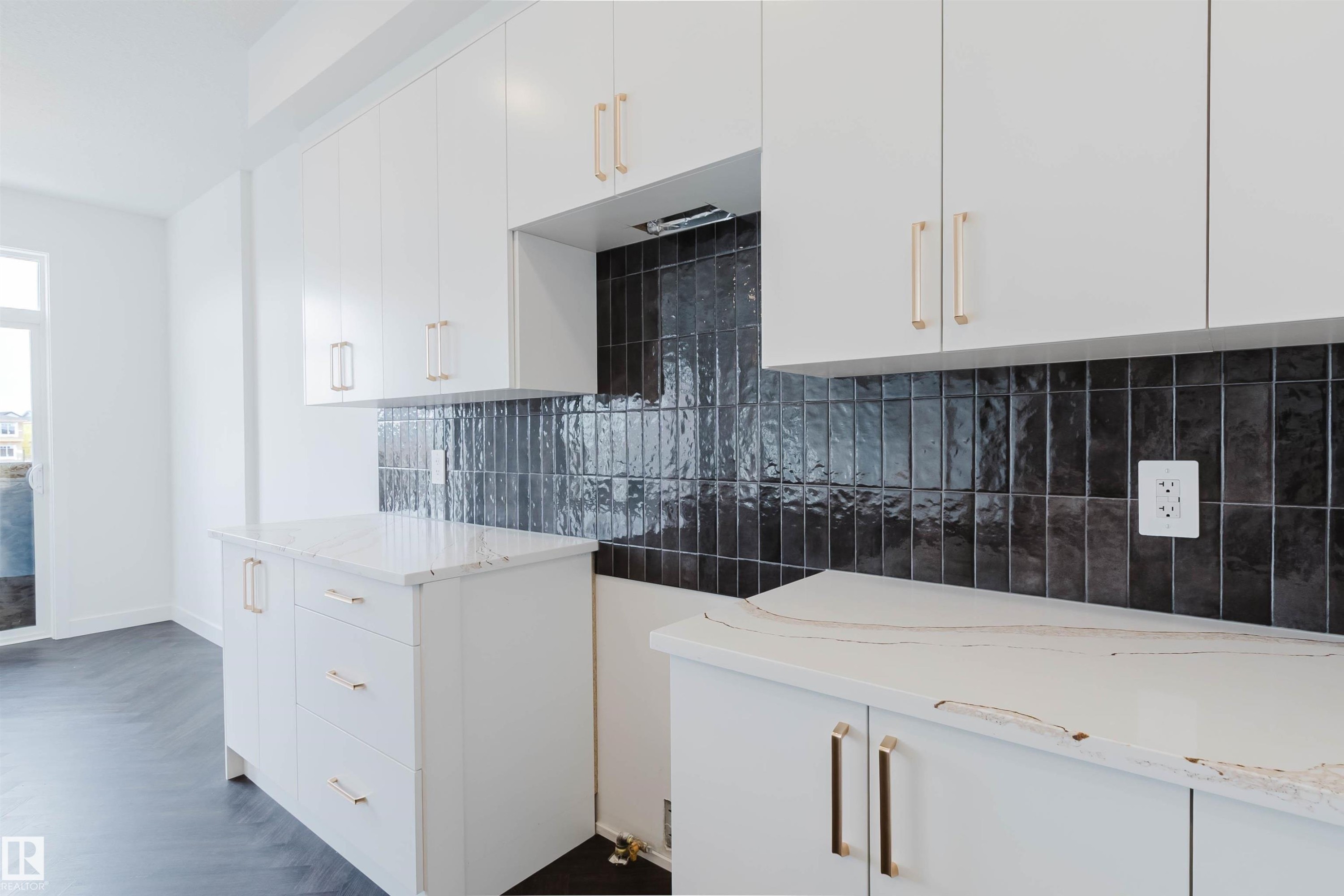 8300 Kiriak Loop Sw, Edmonton, AB - Indoor Photo Showing Kitchen