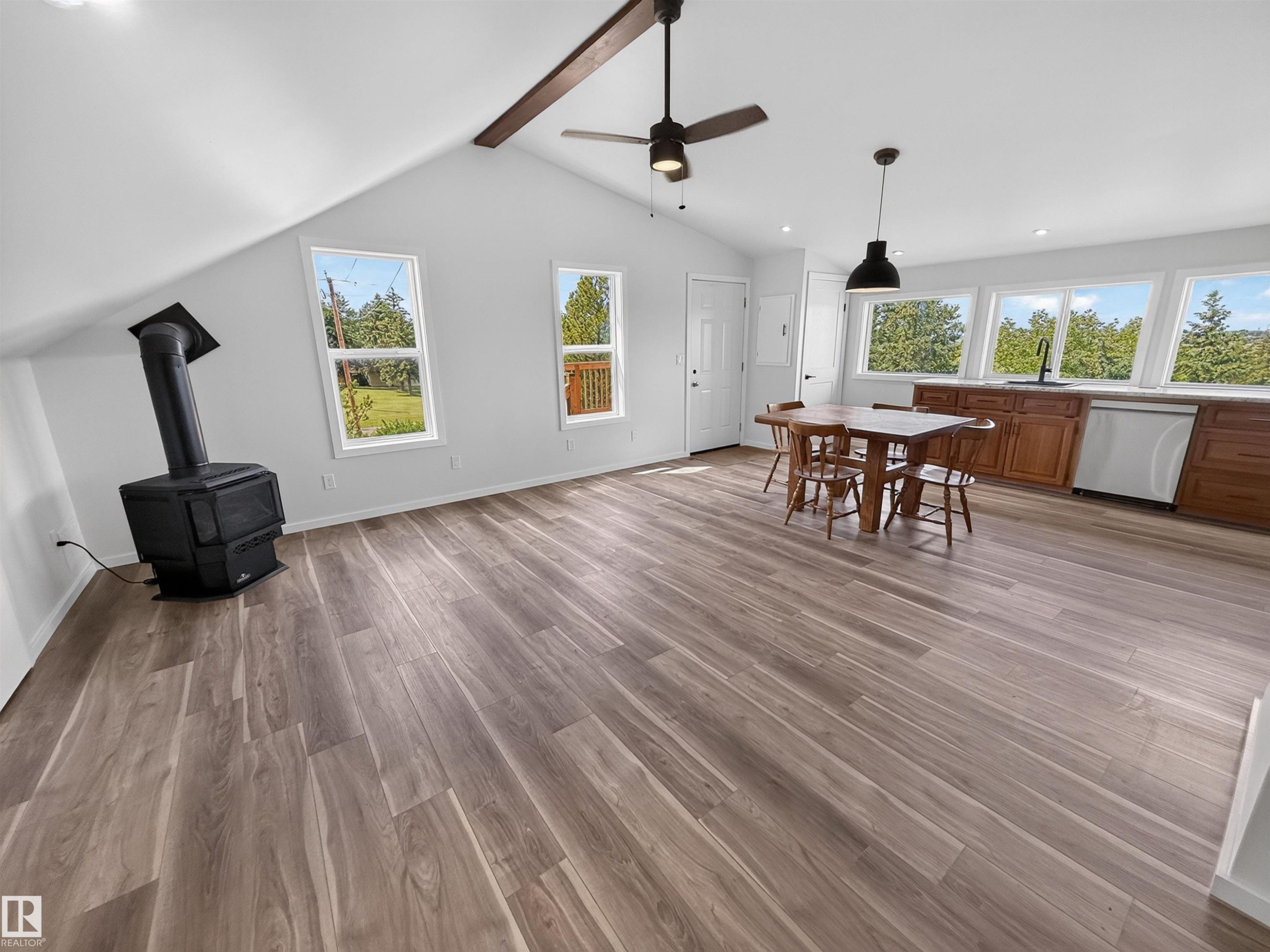 55301 Range Road 272, Rural Sturgeon County, AB - Indoor