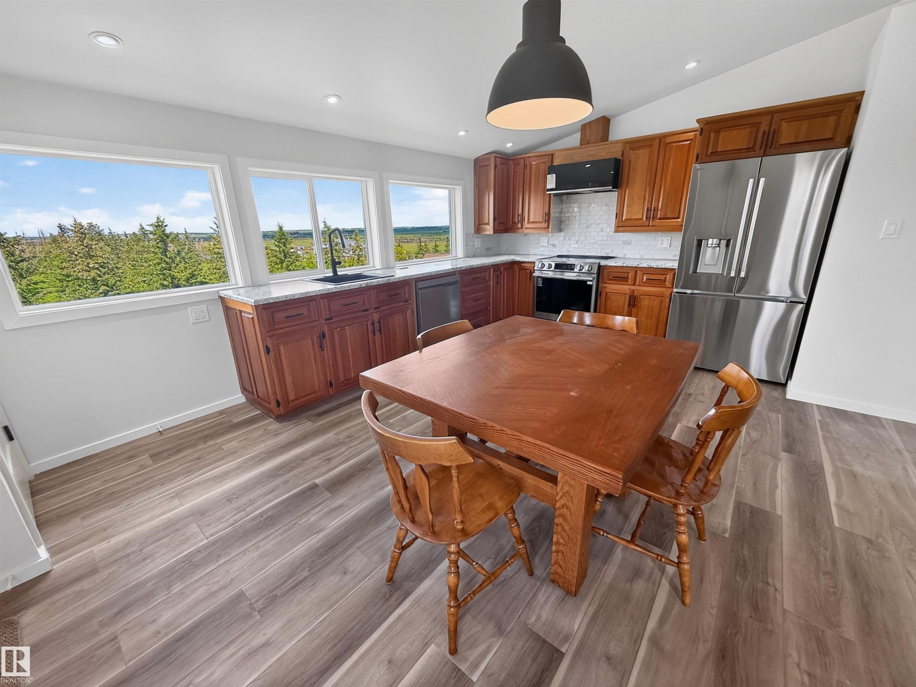 55301 Range Road 272, Rural Sturgeon County, AB - Indoor