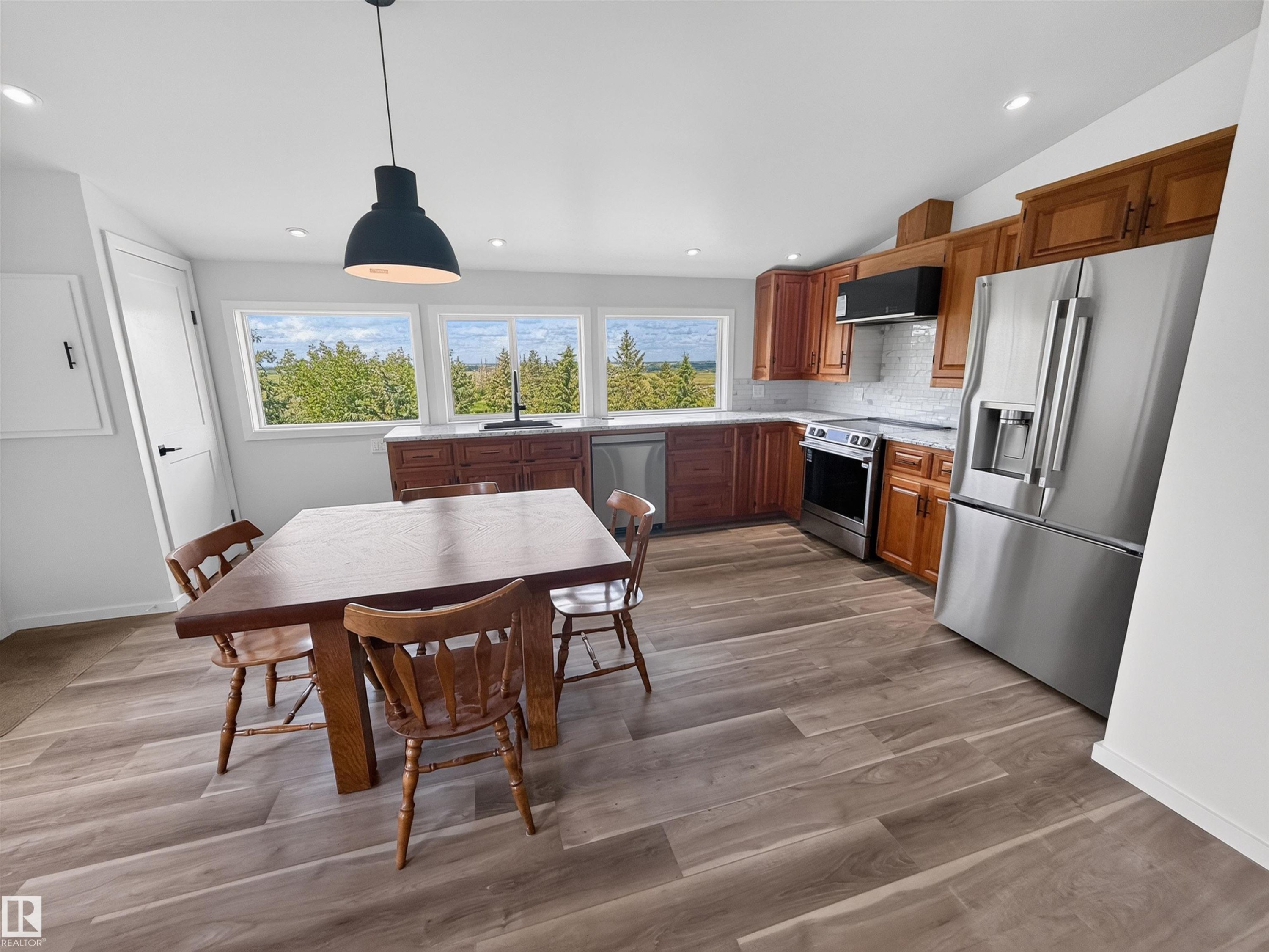 55301 Range Road 272, Rural Sturgeon County, AB - Indoor