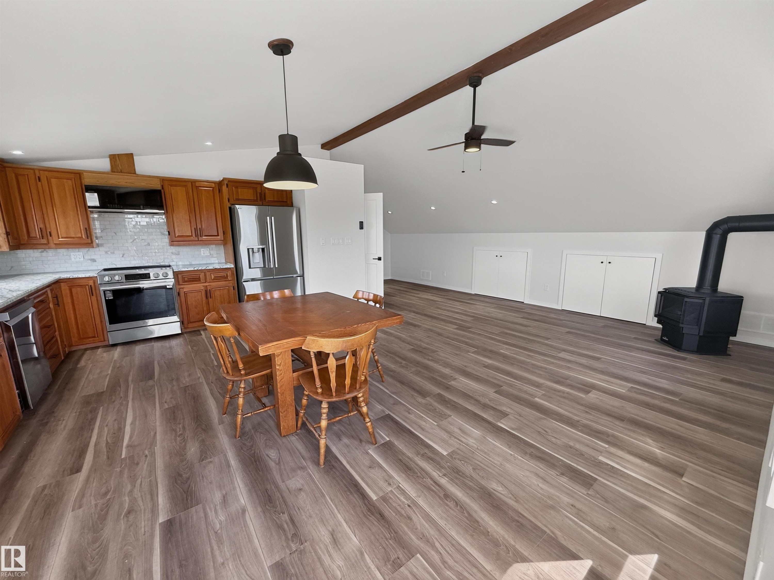 55301 Range Road 272, Rural Sturgeon County, AB - Indoor Photo Showing Kitchen