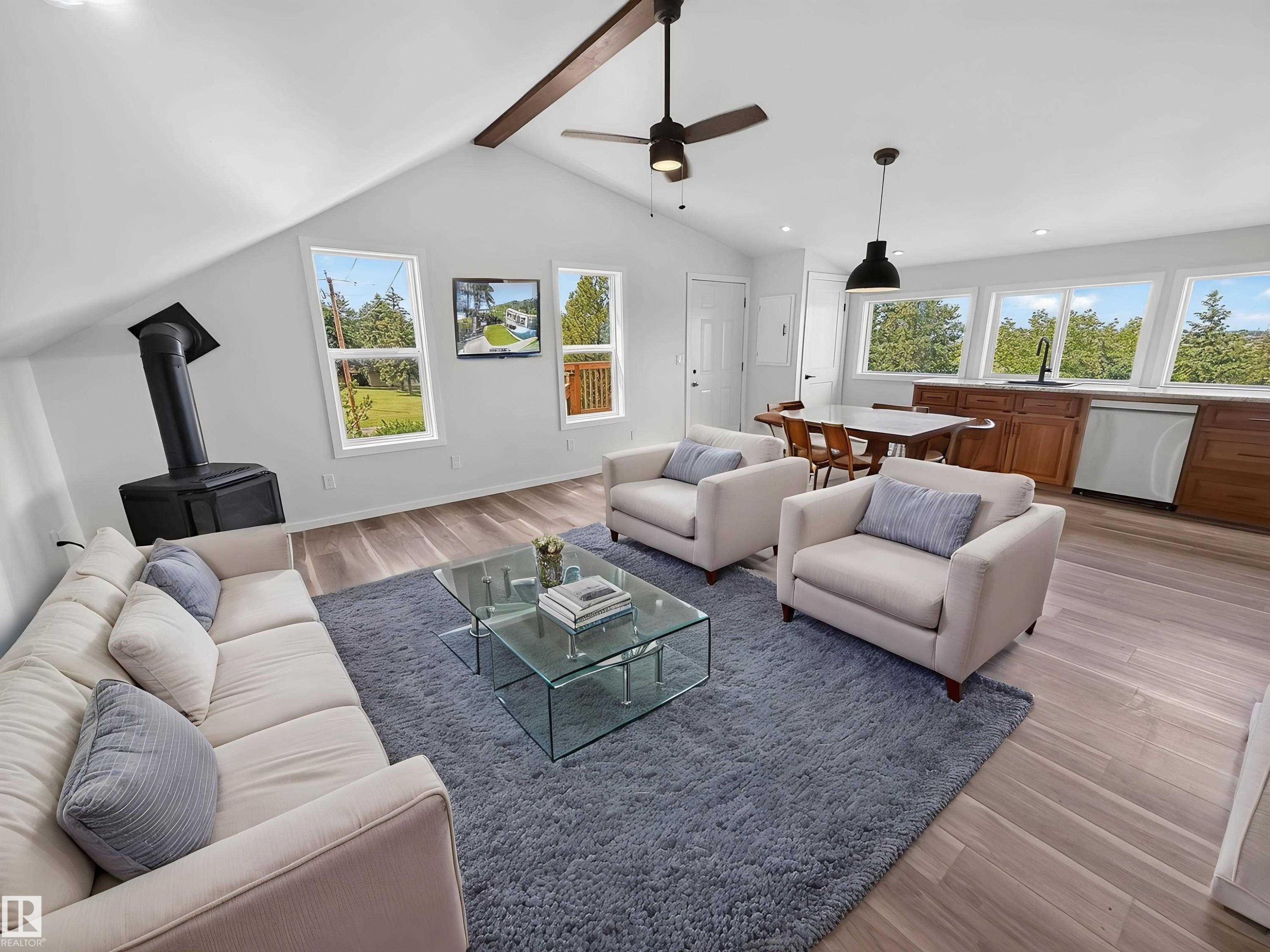 55301 Range Road 272, Rural Sturgeon County, AB - Indoor Photo Showing Living Room