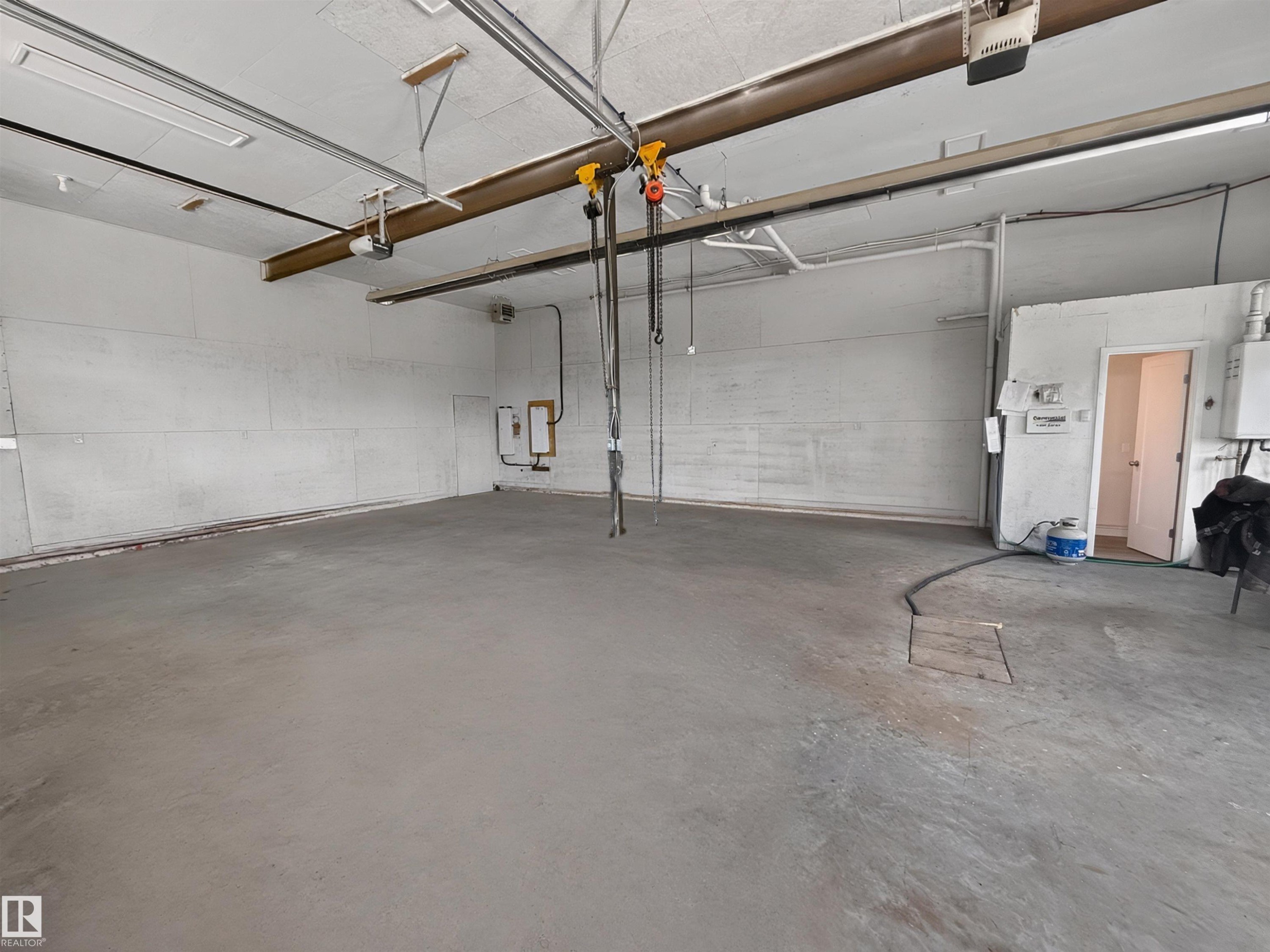 55301 Range Road 272, Rural Sturgeon County, AB - Indoor Photo Showing Garage