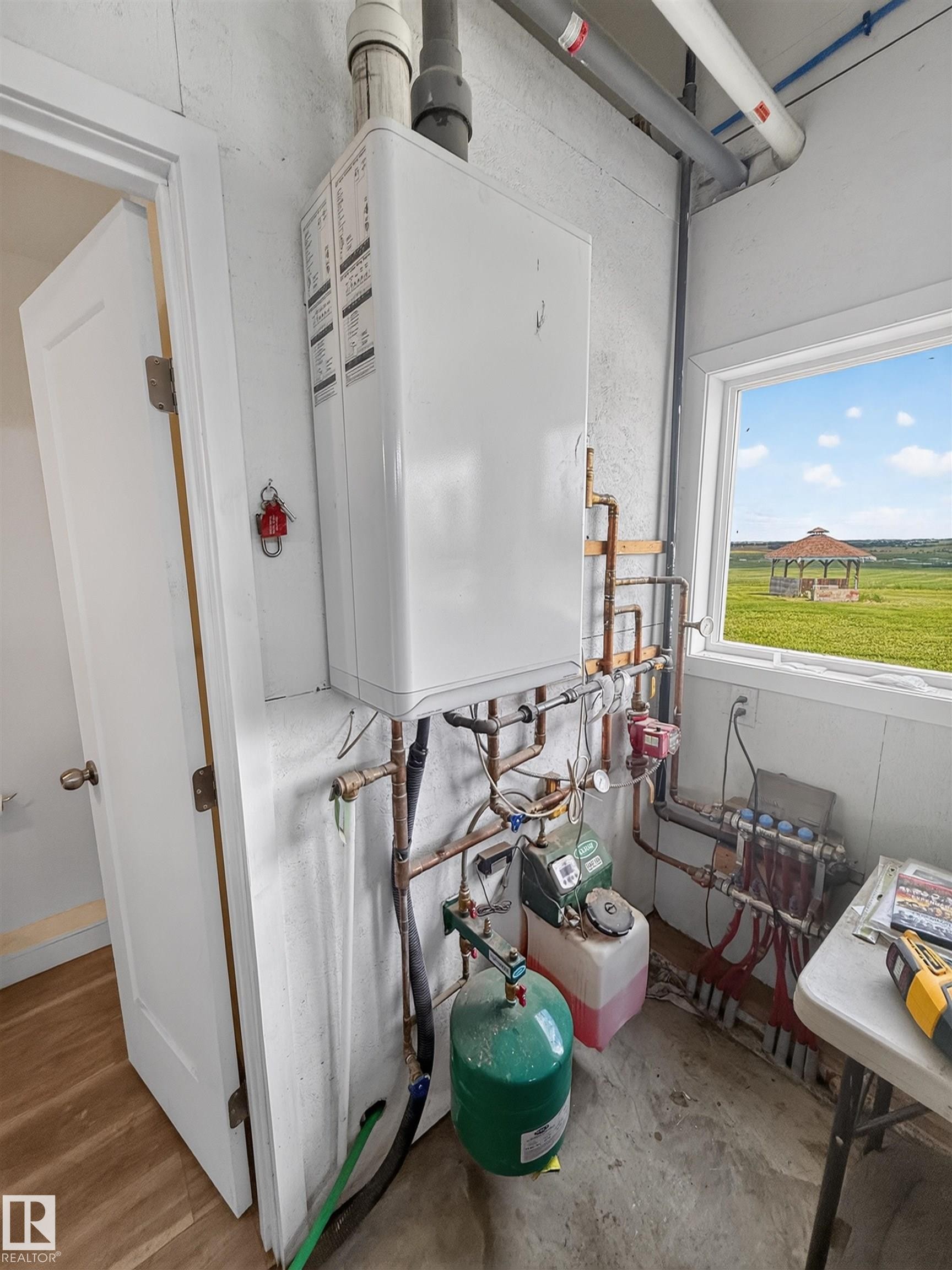 55301 Range Road 272, Rural Sturgeon County, AB - Indoor Photo Showing Other Room