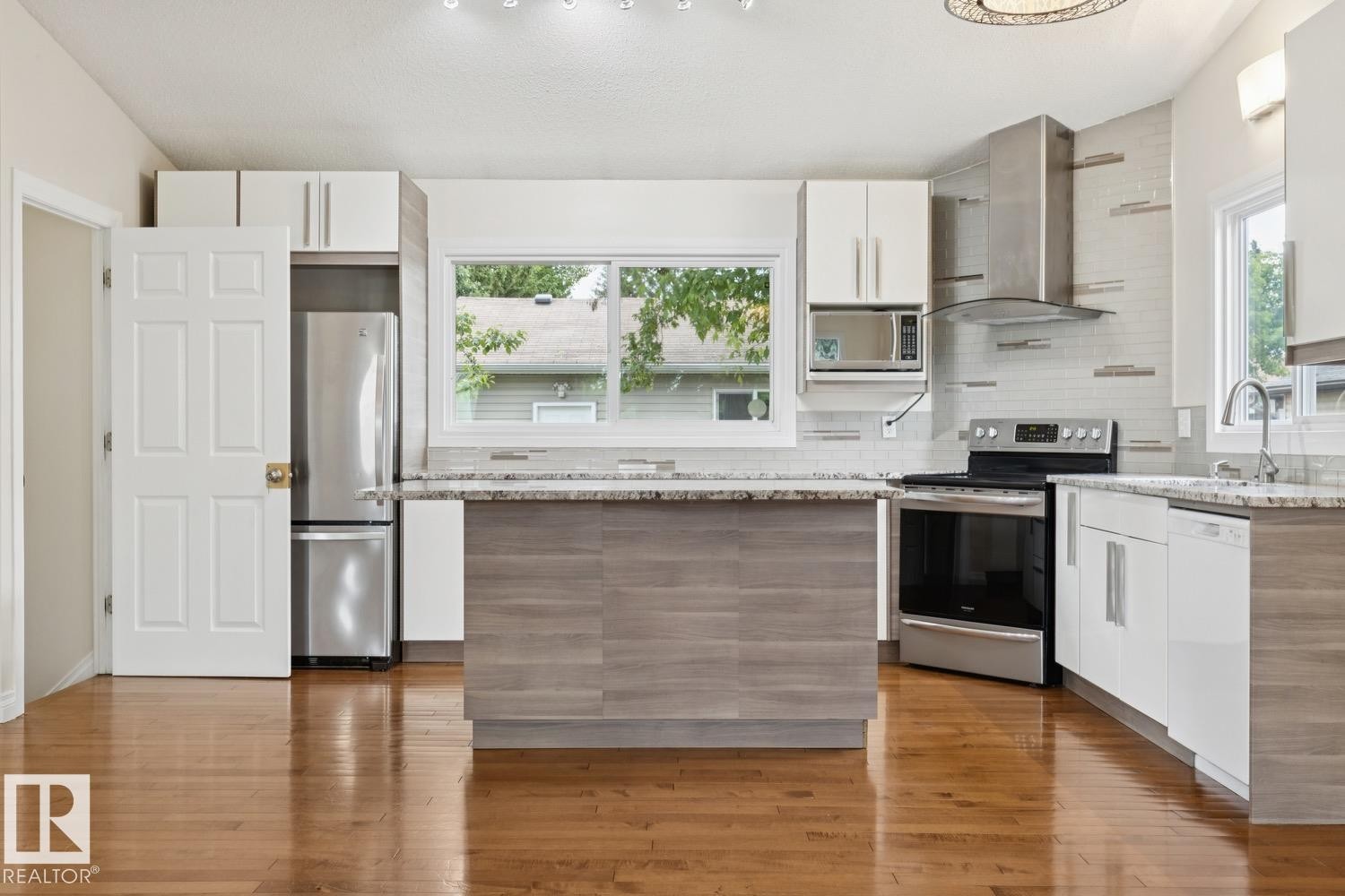 8803 25A Avenue, Edmonton, AB