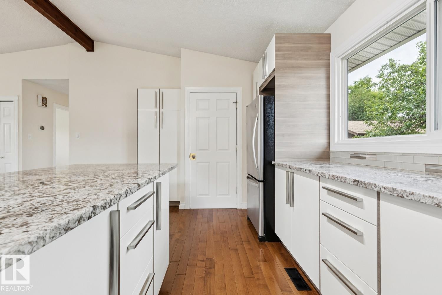 8803 25A Avenue, Edmonton, AB