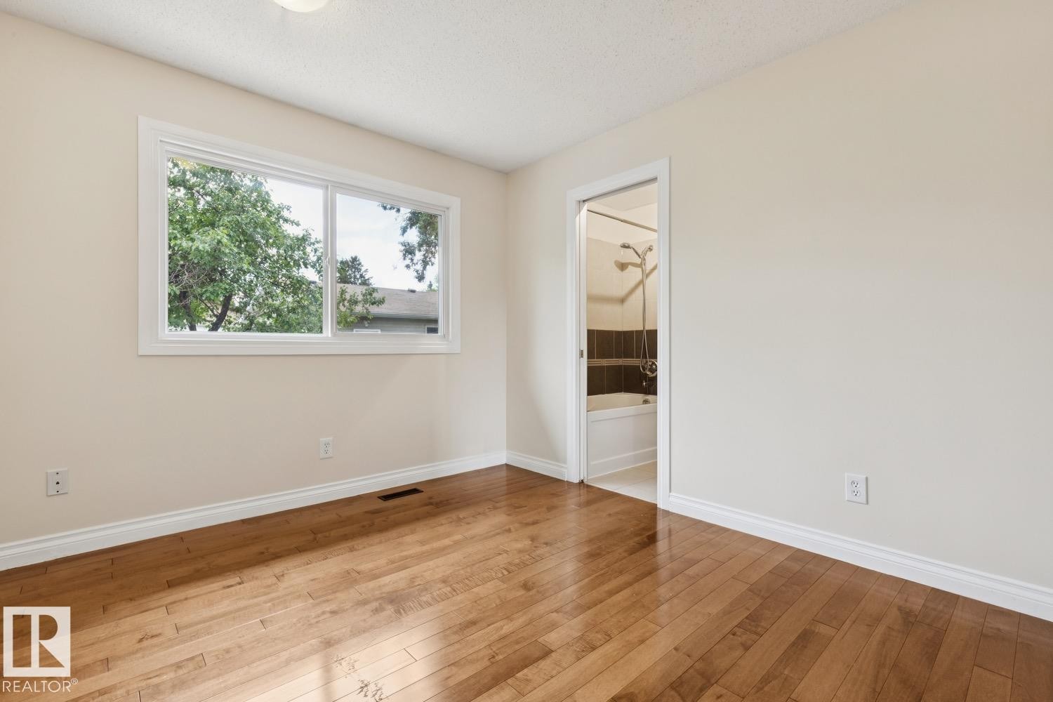 8803 25A Avenue, Edmonton, AB