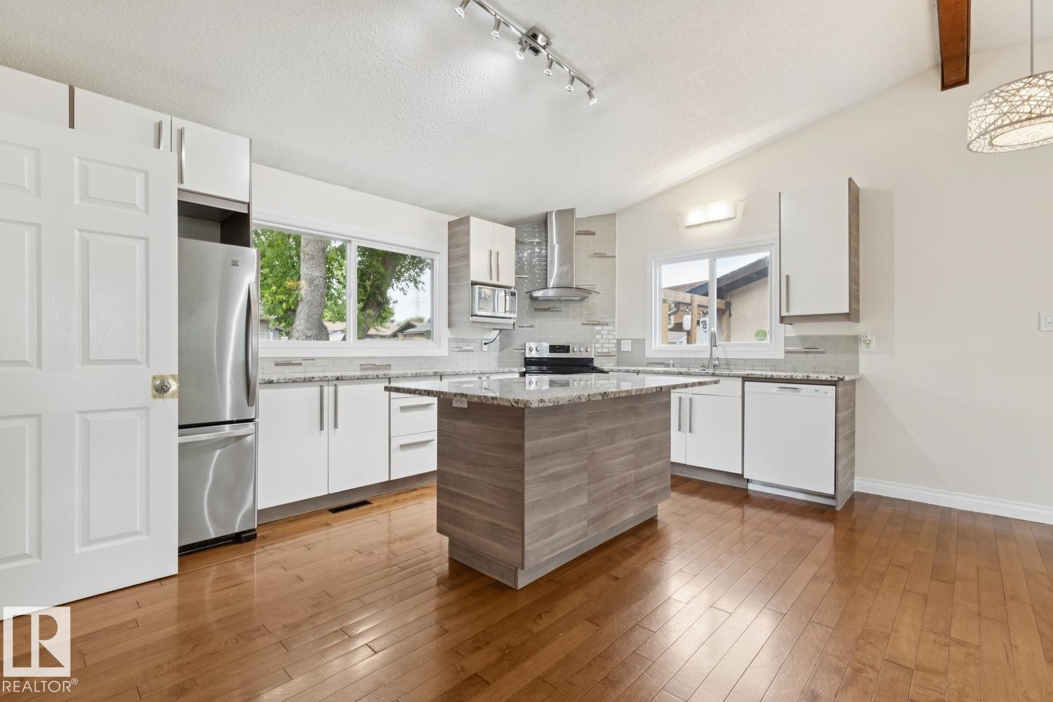 8803 25A Avenue, Edmonton, AB