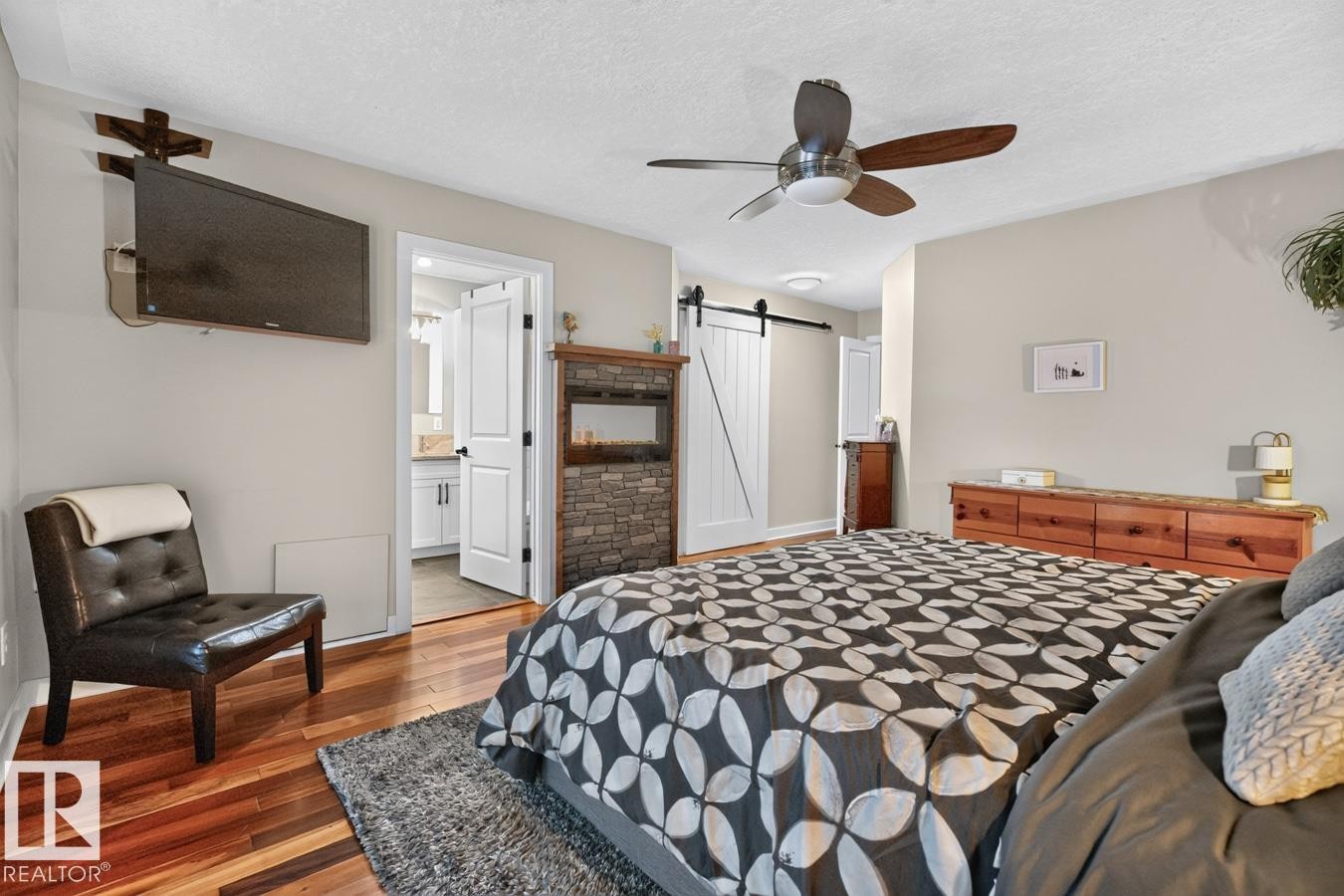 Hardwood flooring in a rich tone - 448 Ormsby Road Nw, Edmonton, AB - Indoor Photo Showing Bedroom