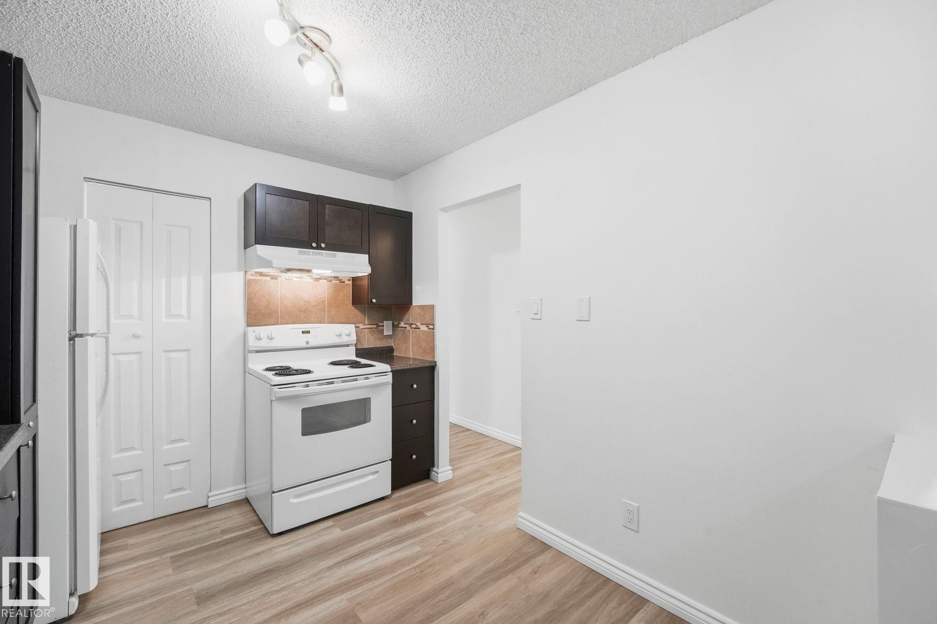#123 2703 79 St Nw, Edmonton, AB - Indoor Photo Showing Kitchen