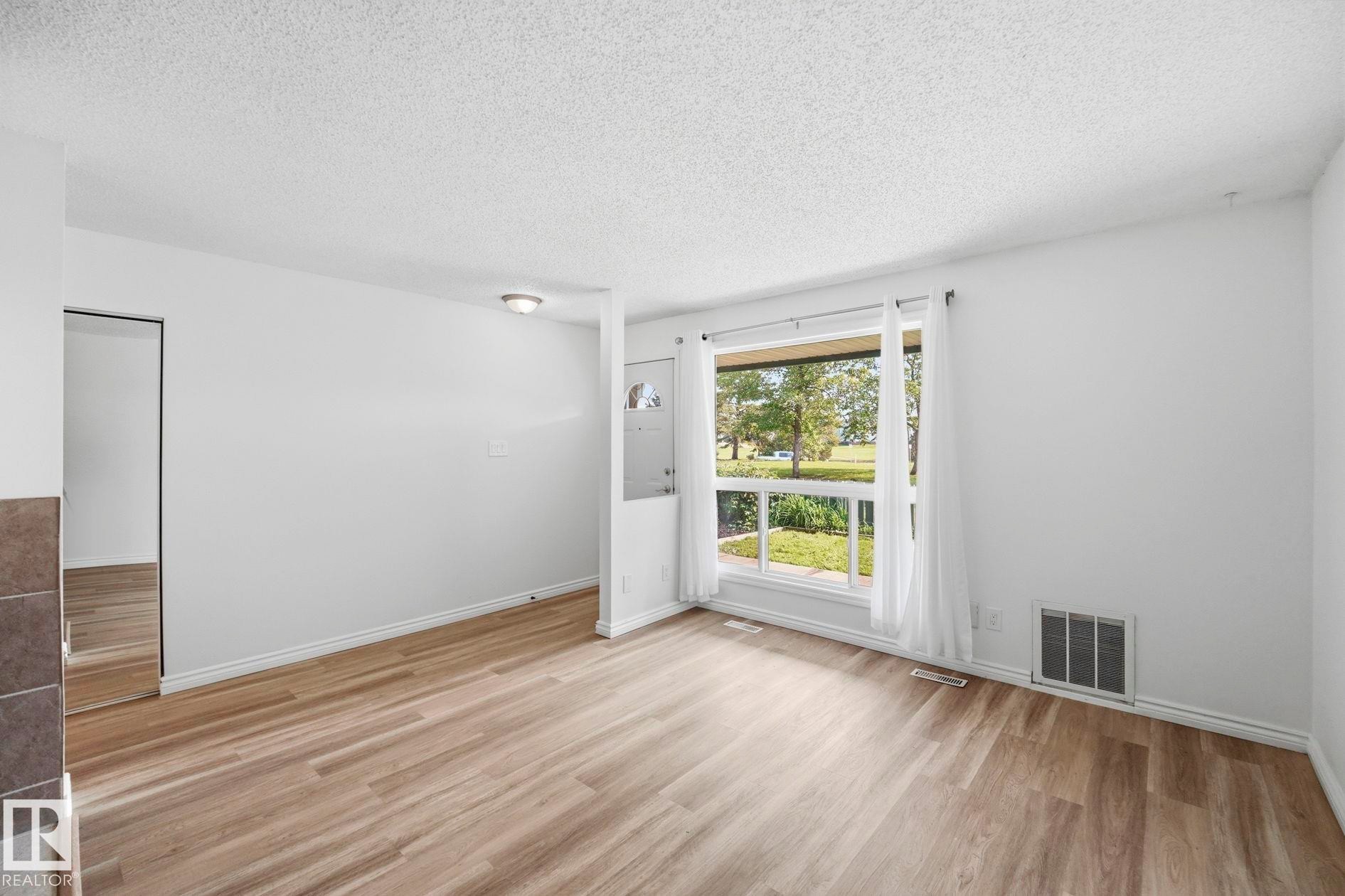 #123 2703 79 St Nw, Edmonton, AB - Indoor Photo Showing Other Room