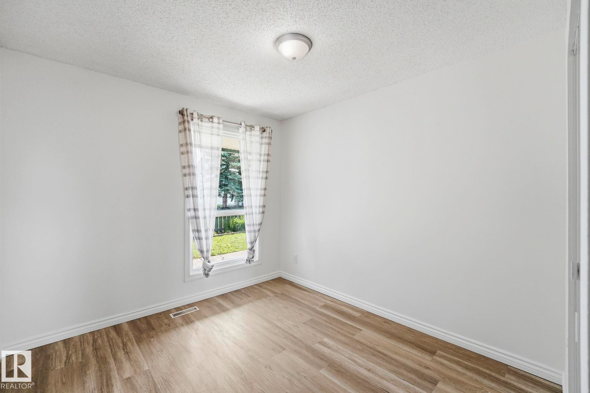 #123 2703 79 St Nw, Edmonton, AB - Indoor Photo Showing Other Room