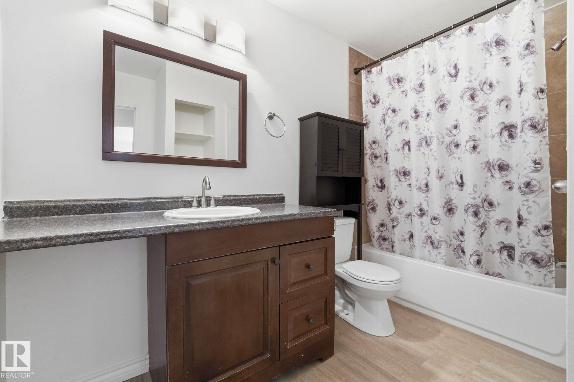 #123 2703 79 St Nw, Edmonton, AB - Indoor Photo Showing Bathroom