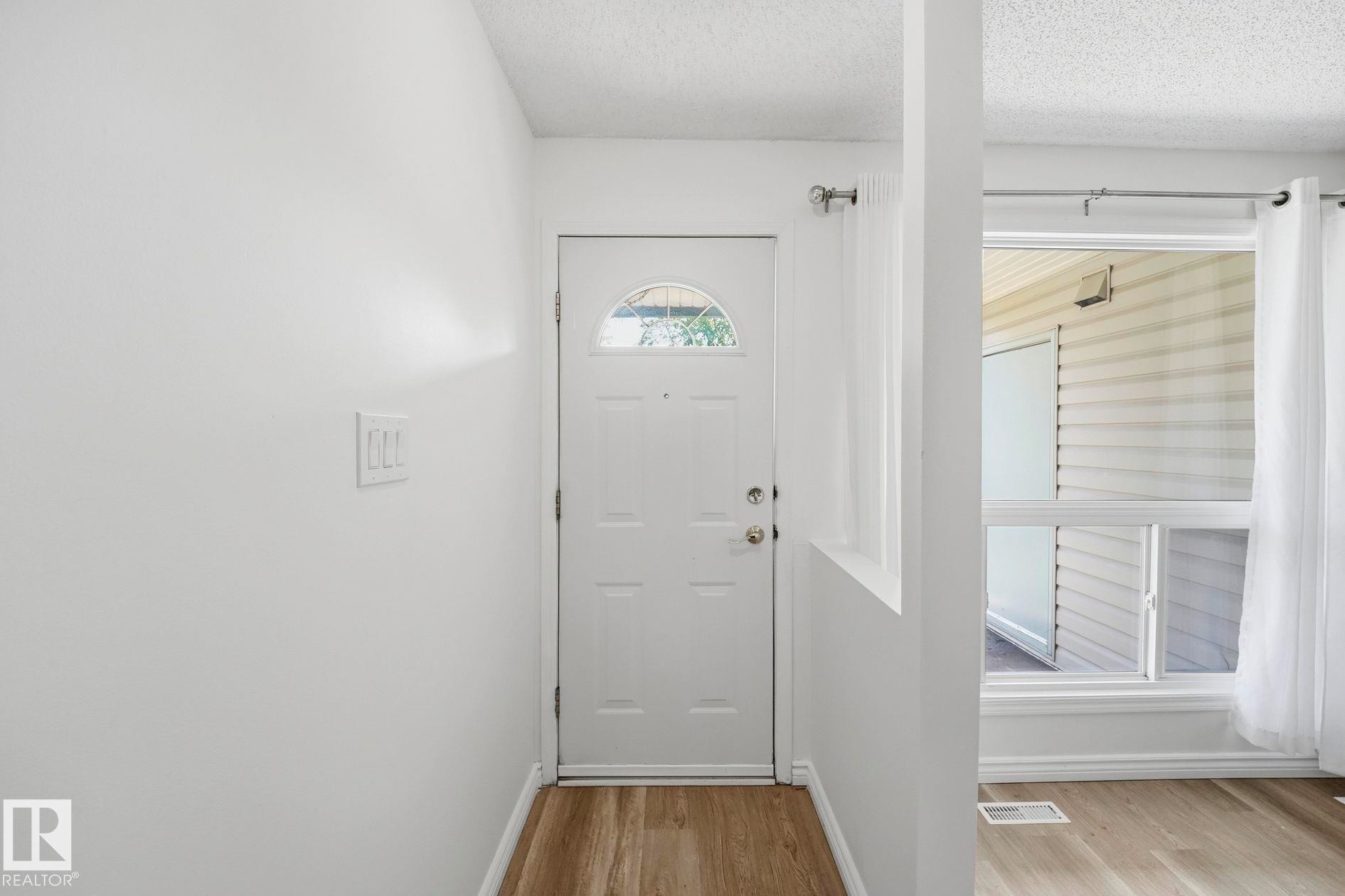 #123 2703 79 St Nw, Edmonton, AB - Indoor Photo Showing Other Room