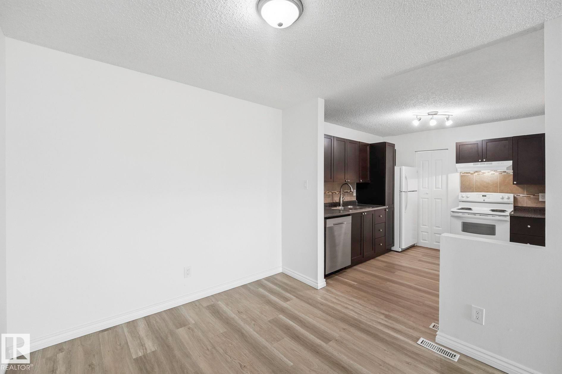 #123 2703 79 St Nw, Edmonton, AB - Indoor Photo Showing Kitchen