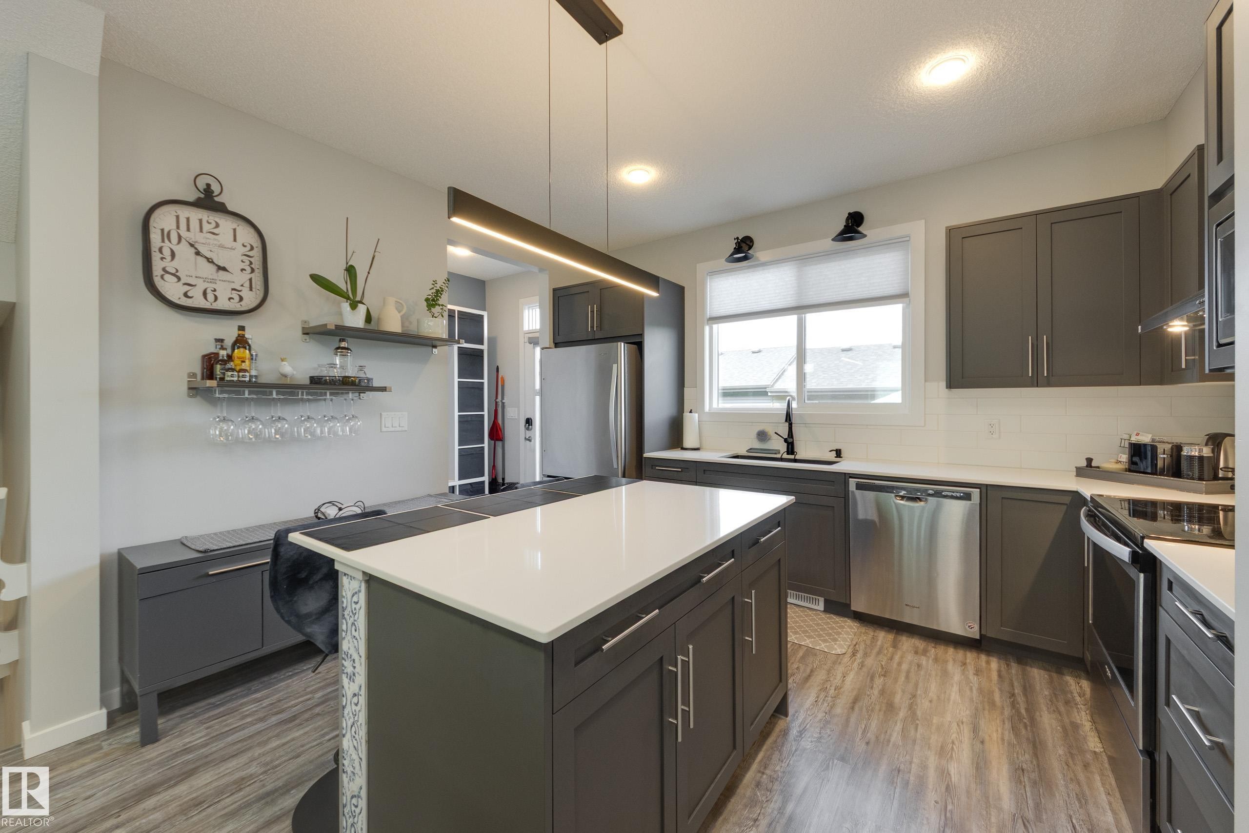 1192 Rosenthal Boulevard Nw, Edmonton, AB - Indoor Photo Showing Kitchen With Upgraded Kitchen