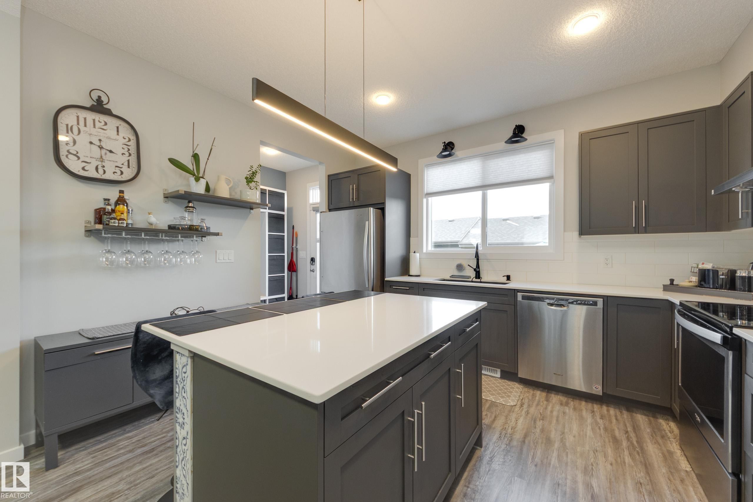 1192 Rosenthal Boulevard Nw, Edmonton, AB - Indoor Photo Showing Kitchen With Upgraded Kitchen