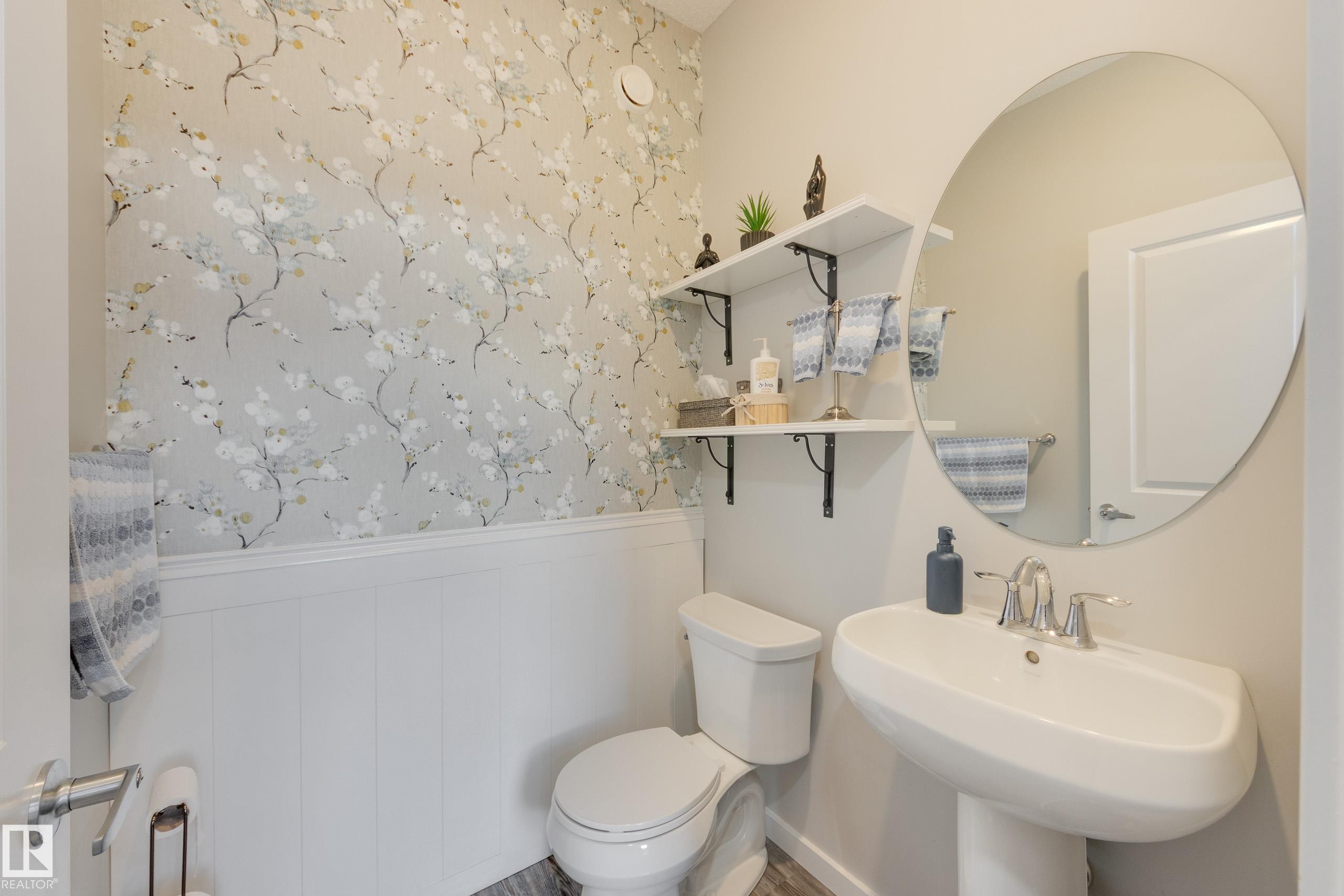 1192 Rosenthal Boulevard Nw, Edmonton, AB - Indoor Photo Showing Bathroom