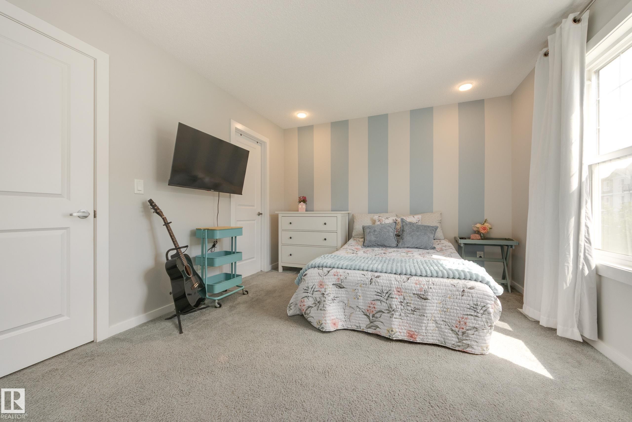 1192 Rosenthal Boulevard Nw, Edmonton, AB - Indoor Photo Showing Bedroom