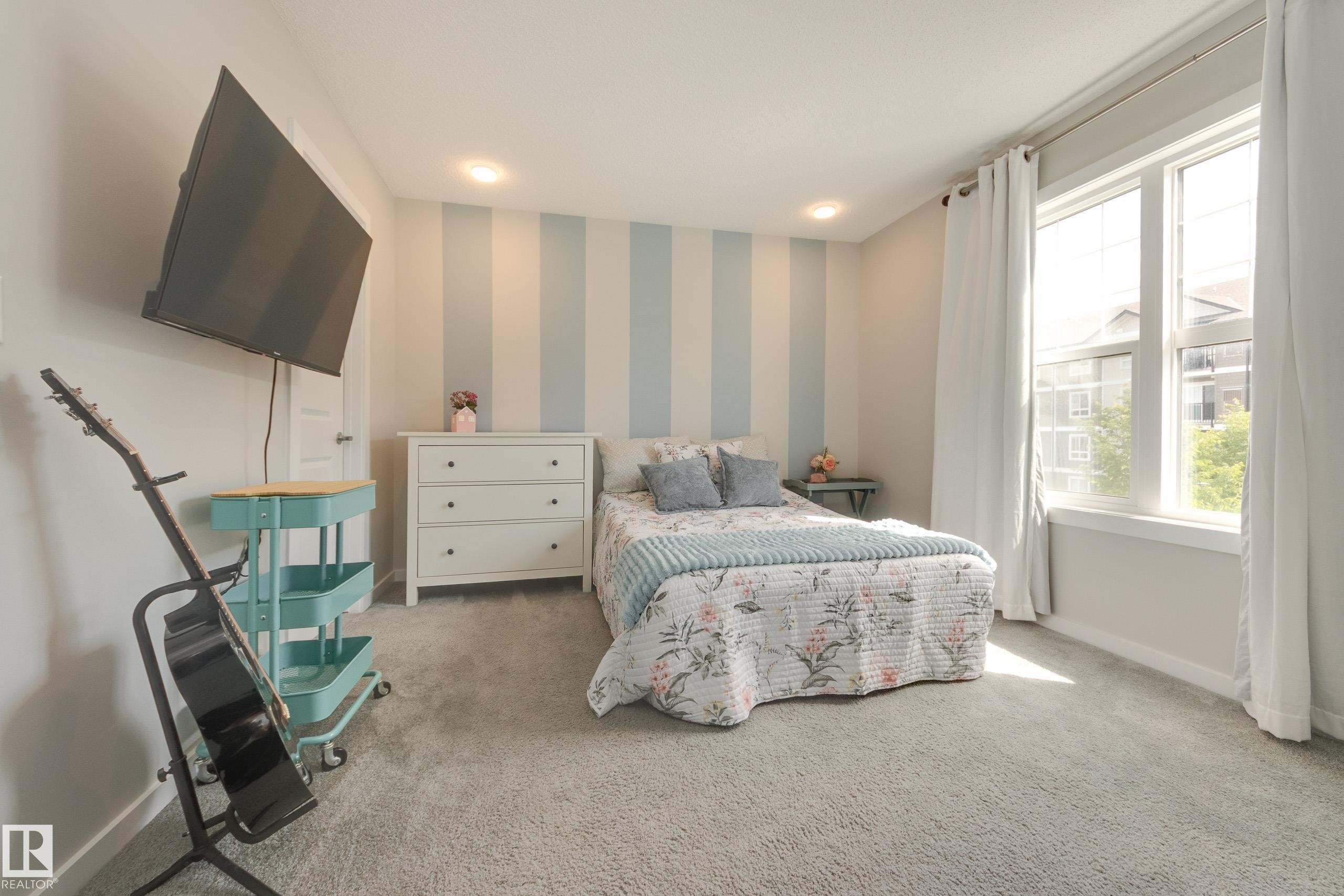 1192 Rosenthal Boulevard Nw, Edmonton, AB - Indoor Photo Showing Bedroom