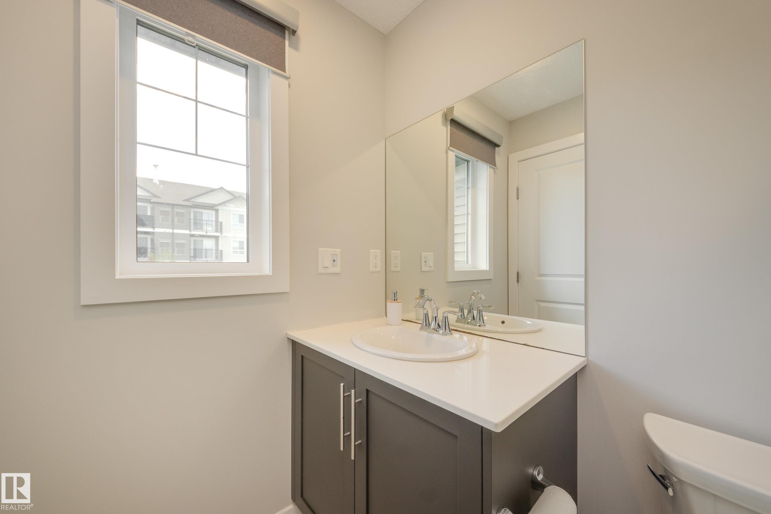 1192 Rosenthal Boulevard Nw, Edmonton, AB - Indoor Photo Showing Bathroom