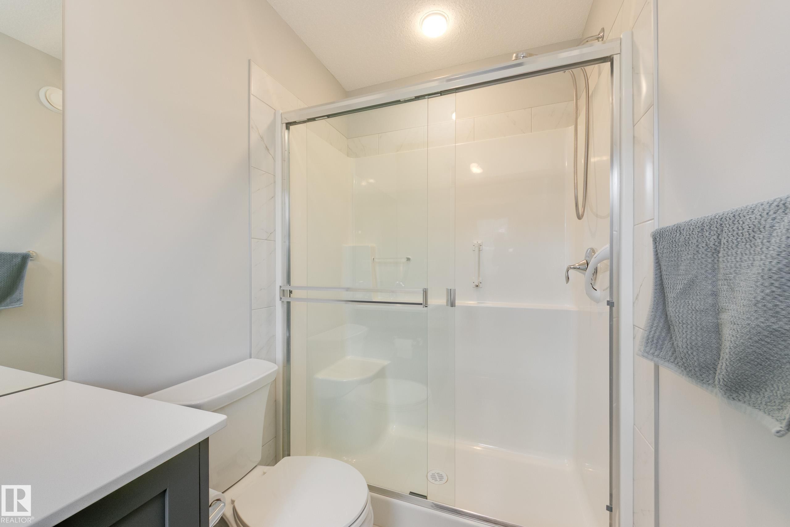 1192 Rosenthal Boulevard Nw, Edmonton, AB - Indoor Photo Showing Bathroom