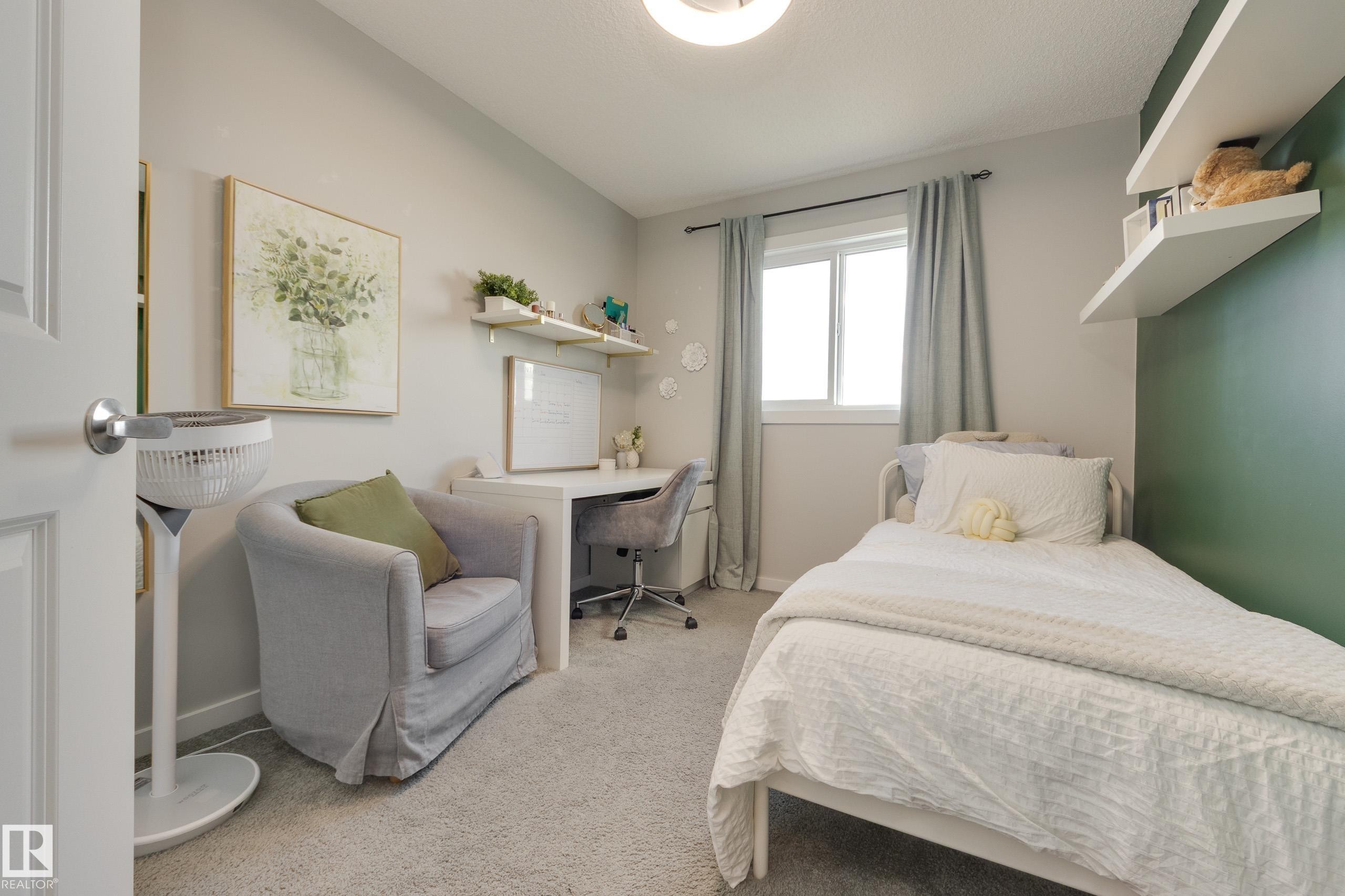 1192 Rosenthal Boulevard Nw, Edmonton, AB - Indoor Photo Showing Bedroom