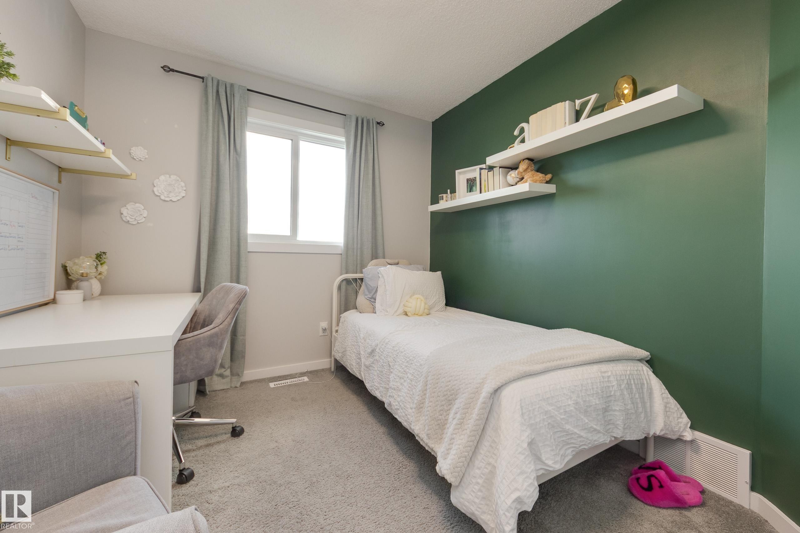 1192 Rosenthal Boulevard Nw, Edmonton, AB - Indoor Photo Showing Bedroom