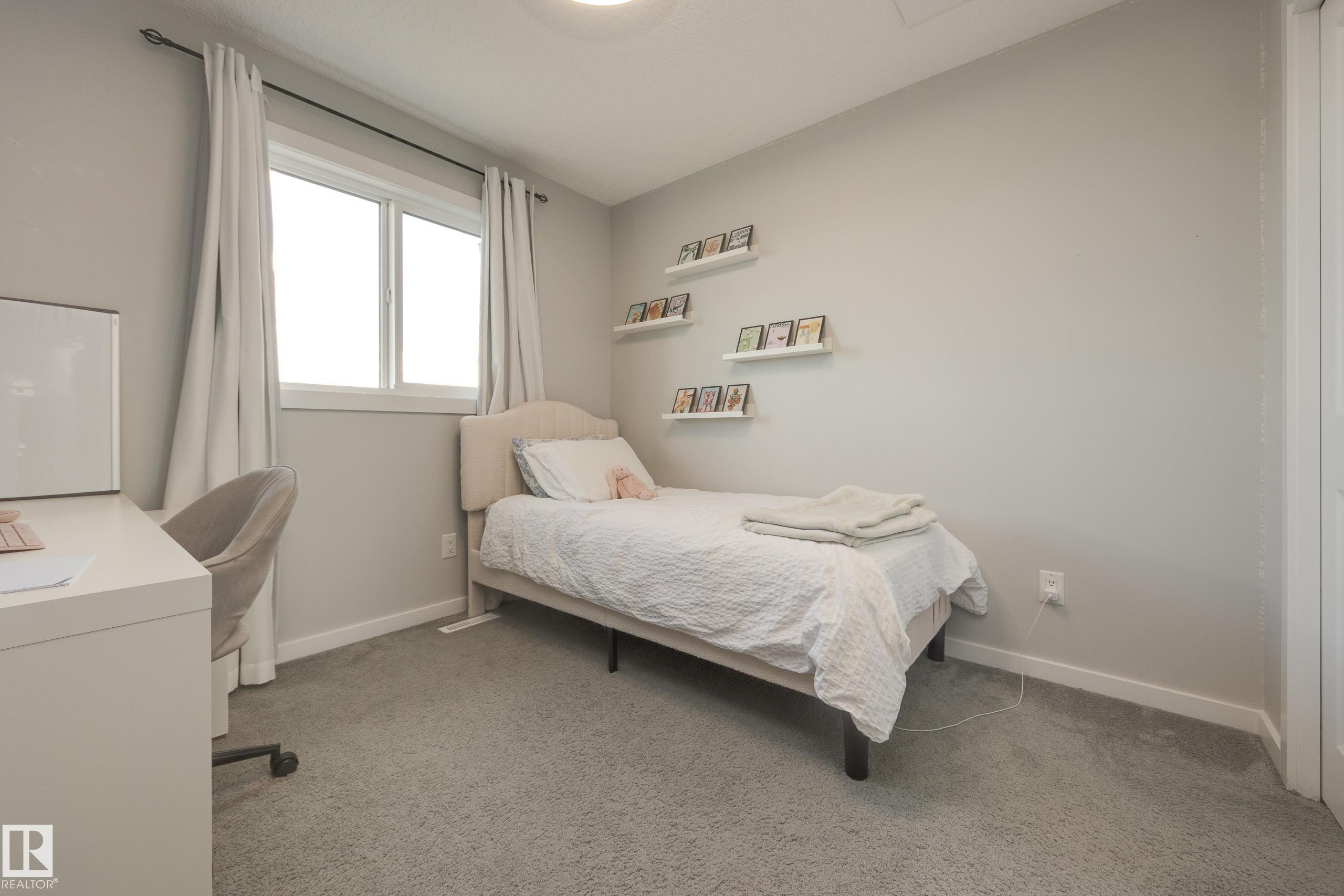 1192 Rosenthal Boulevard Nw, Edmonton, AB - Indoor Photo Showing Bedroom