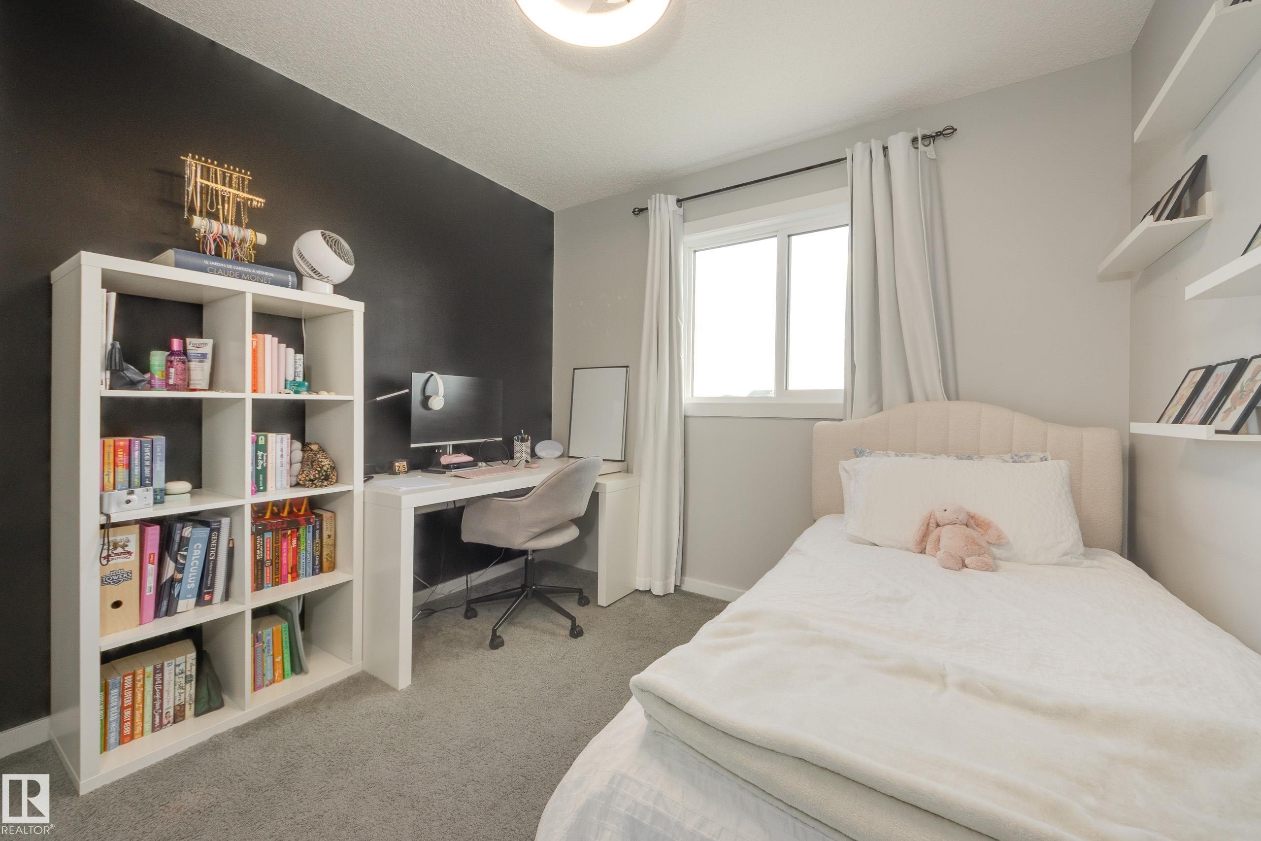 1192 Rosenthal Boulevard Nw, Edmonton, AB - Indoor Photo Showing Bedroom