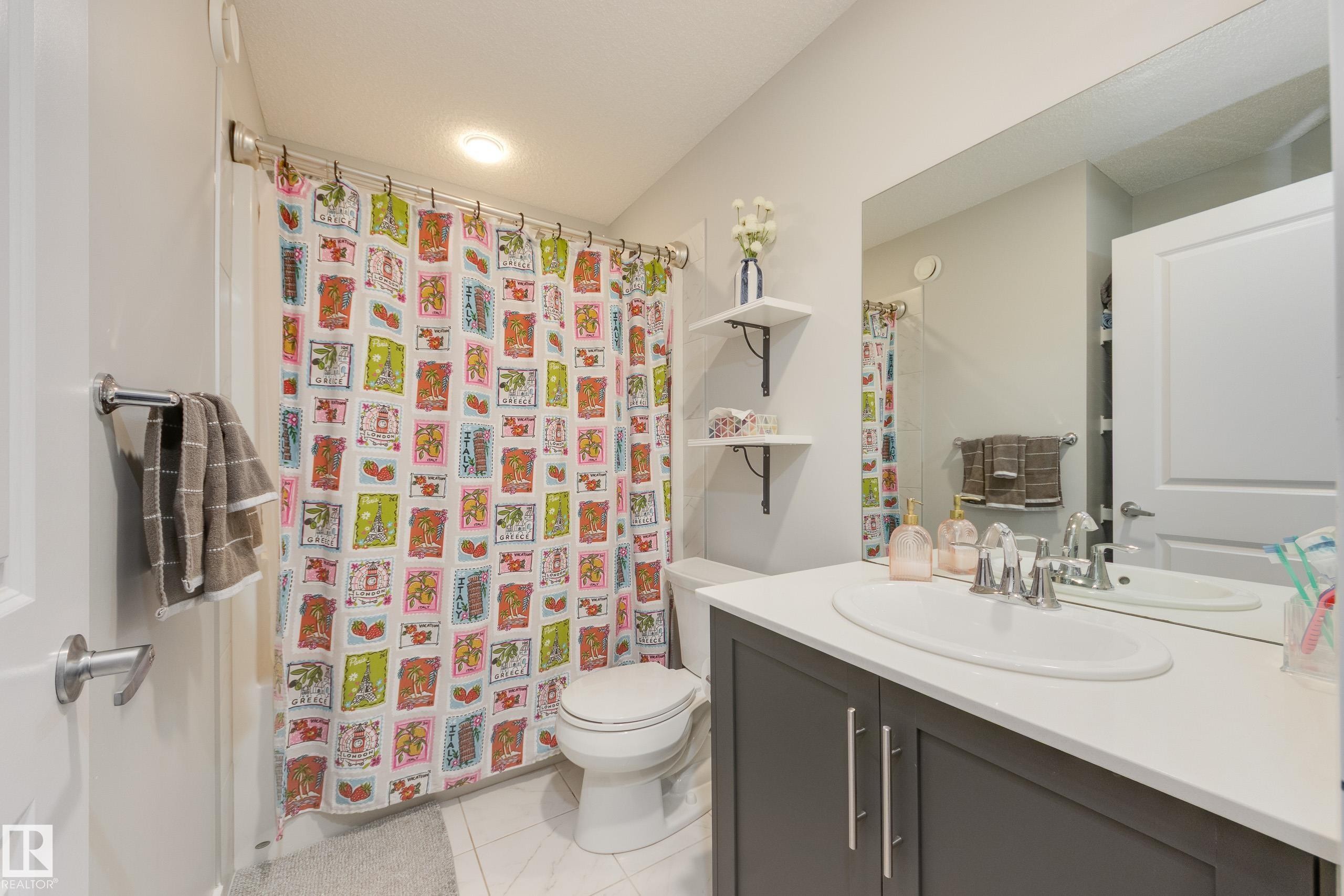 1192 Rosenthal Boulevard Nw, Edmonton, AB - Indoor Photo Showing Bathroom