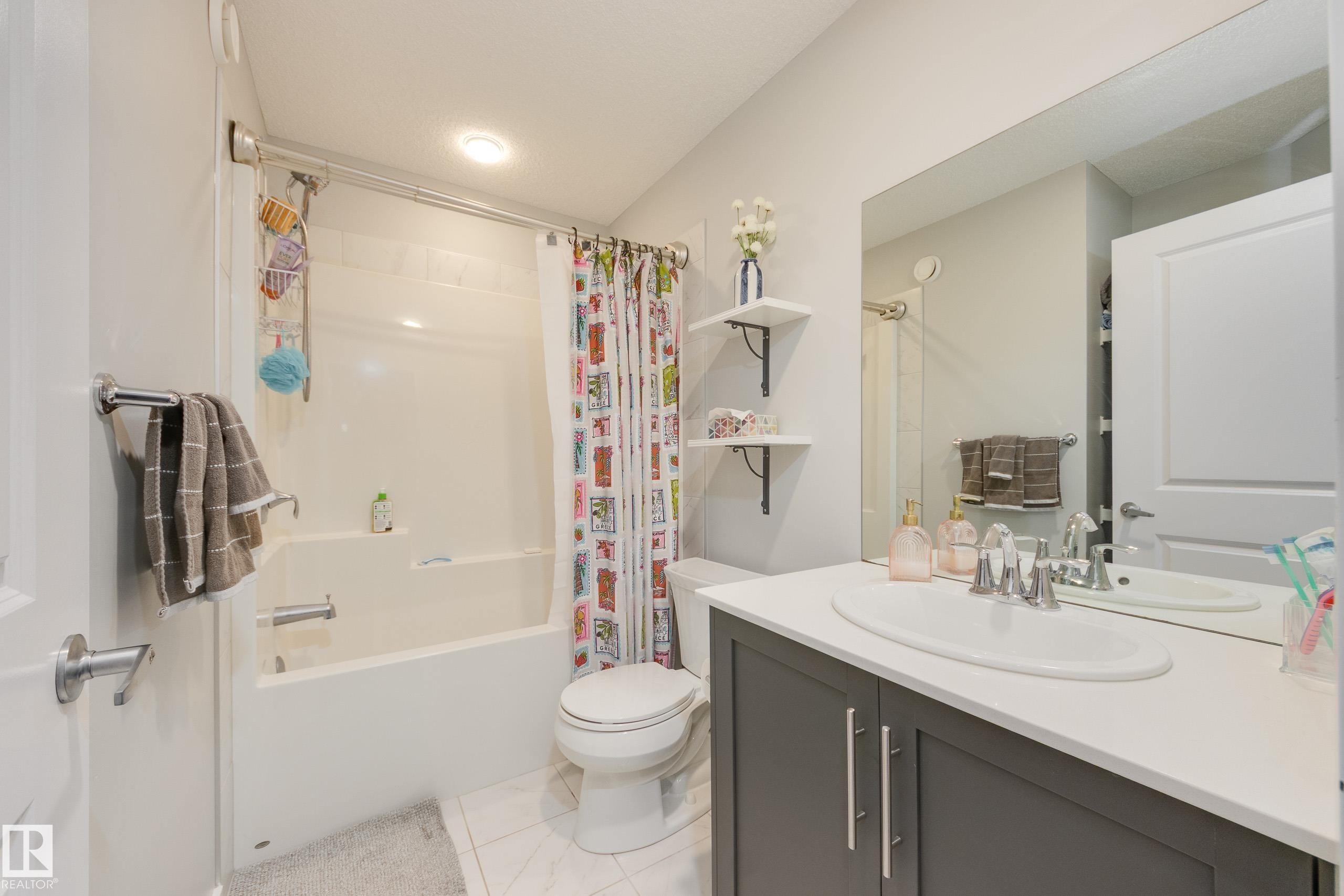 1192 Rosenthal Boulevard Nw, Edmonton, AB - Indoor Photo Showing Bathroom
