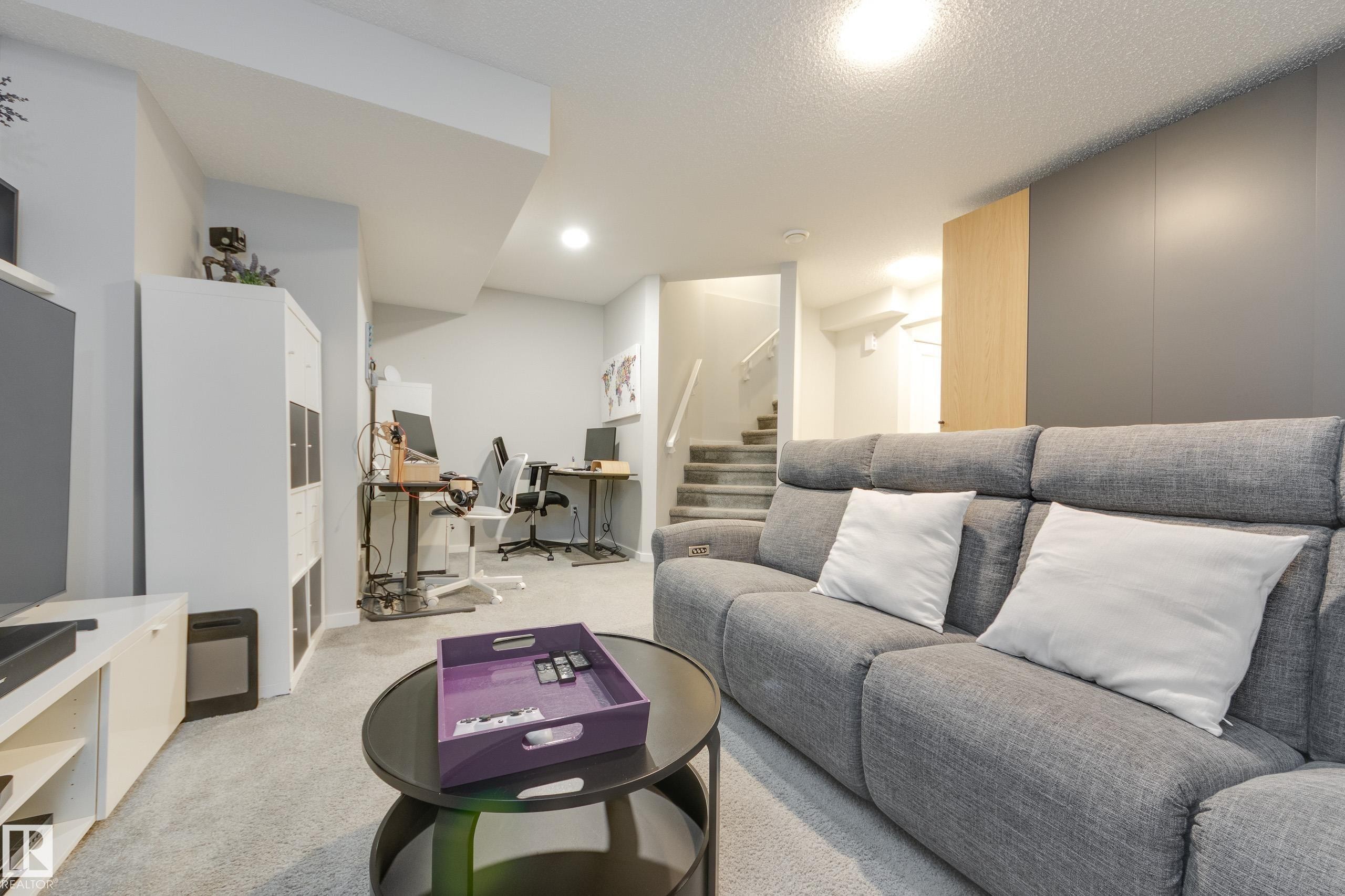 1192 Rosenthal Boulevard Nw, Edmonton, AB - Indoor Photo Showing Living Room