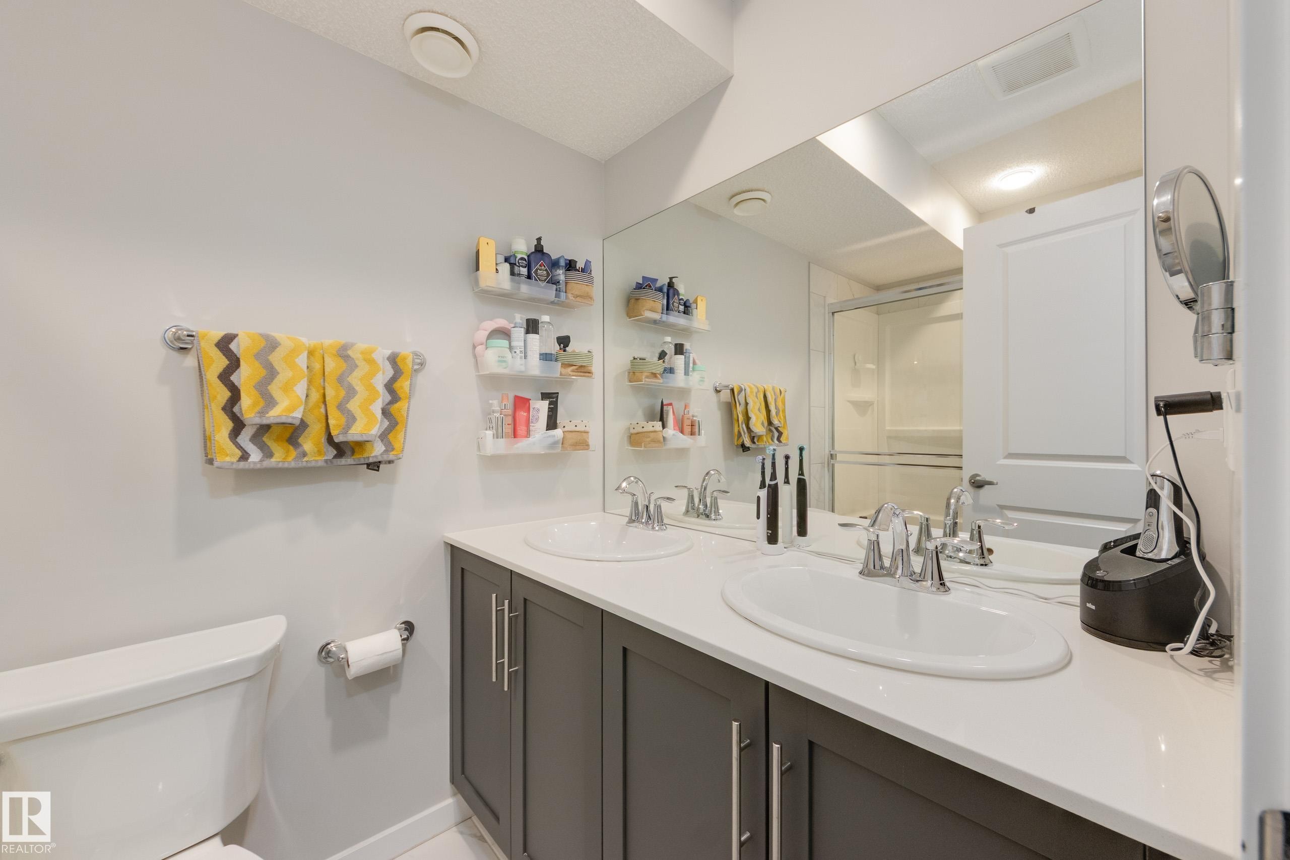 1192 Rosenthal Boulevard Nw, Edmonton, AB - Indoor Photo Showing Bathroom