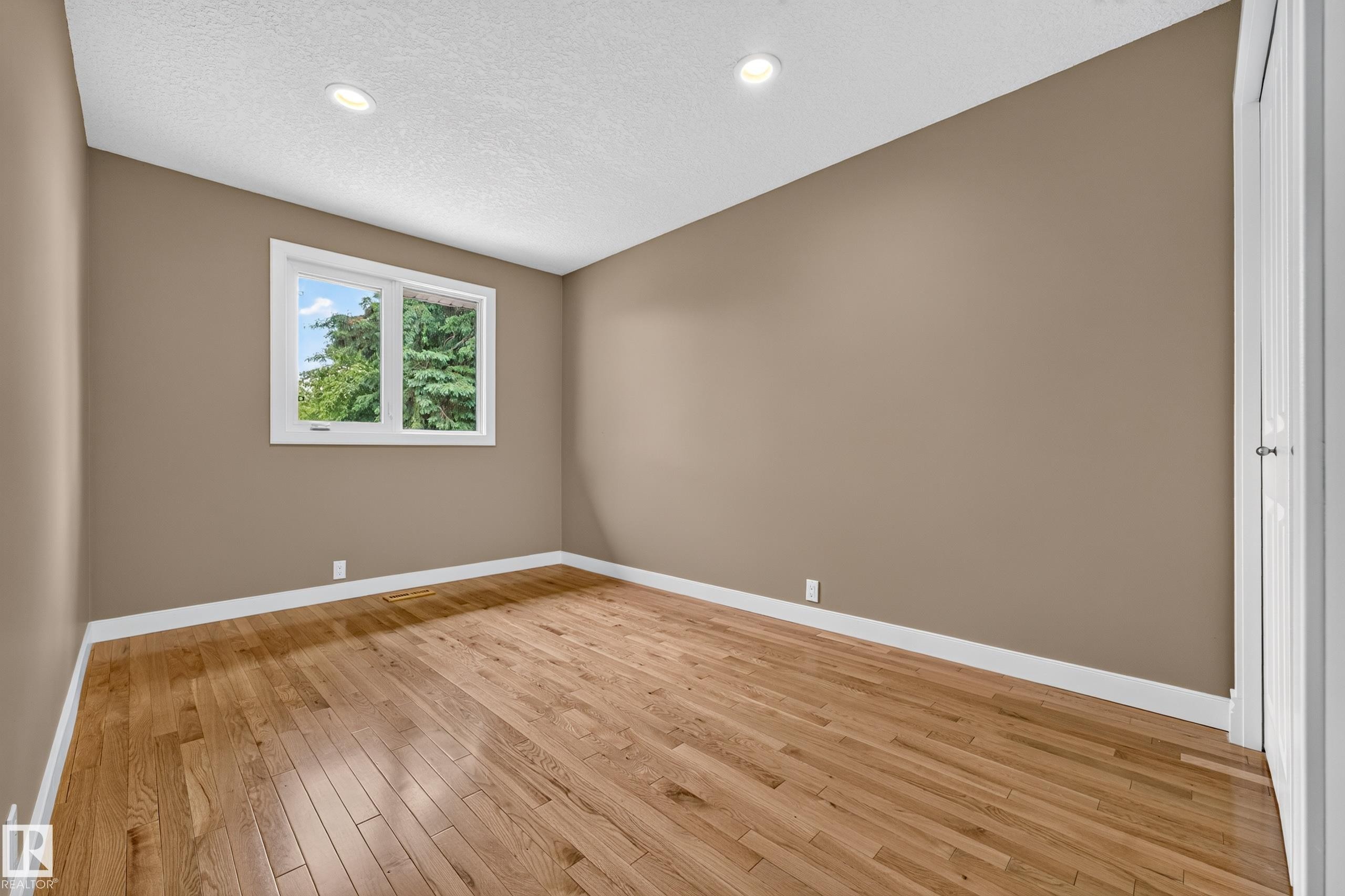 12819 45 Street, Edmonton, AB