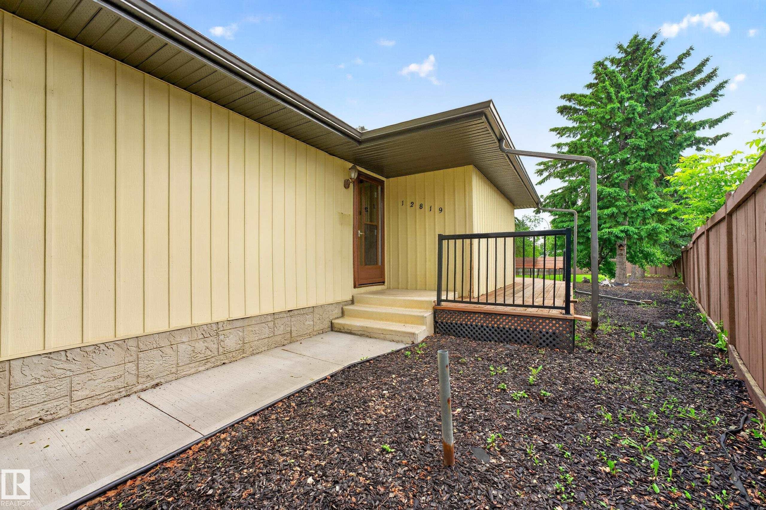 12819 45 Street, Edmonton, AB