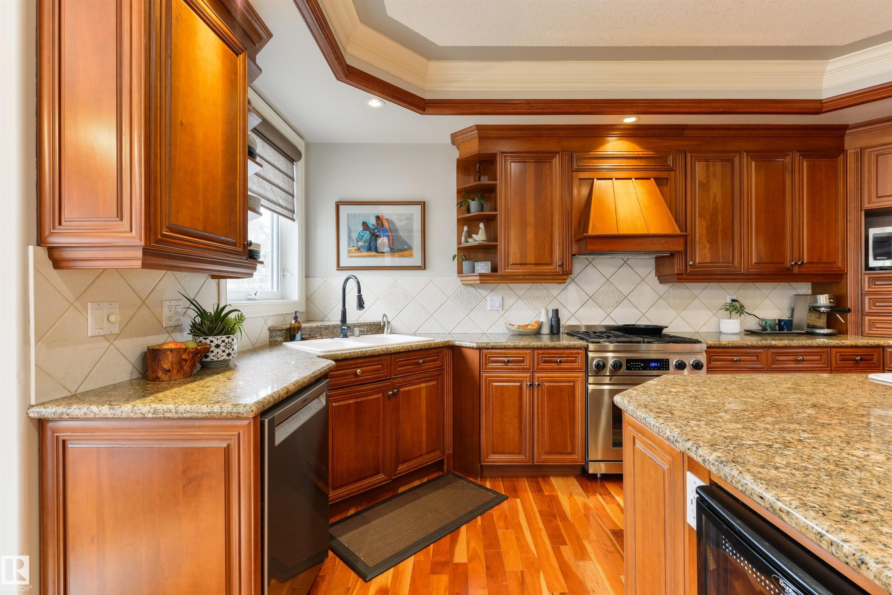 727 Hetu Lane Nw, Edmonton, AB - Indoor Photo Showing Kitchen