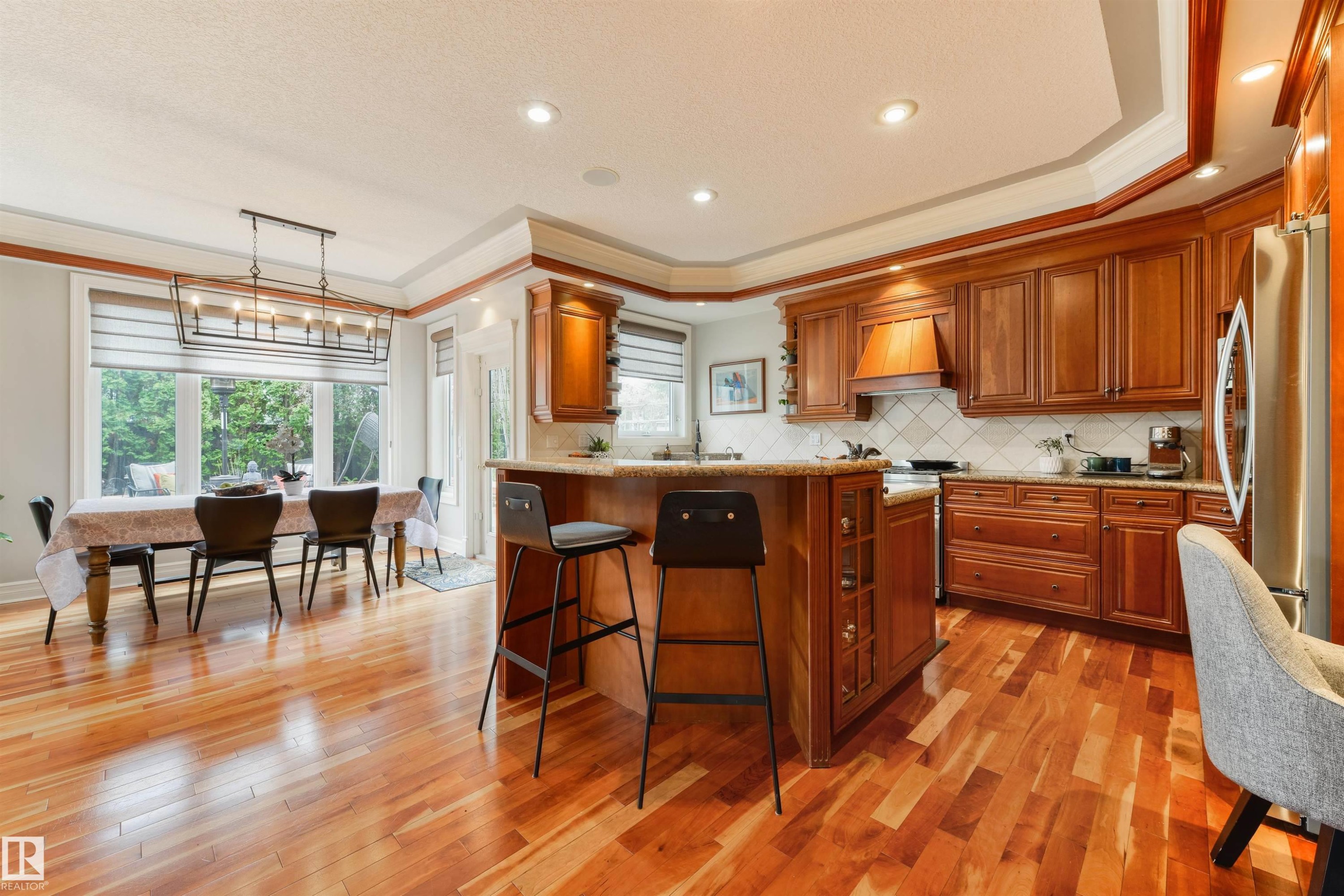 727 Hetu Lane Nw, Edmonton, AB - Indoor Photo Showing Kitchen