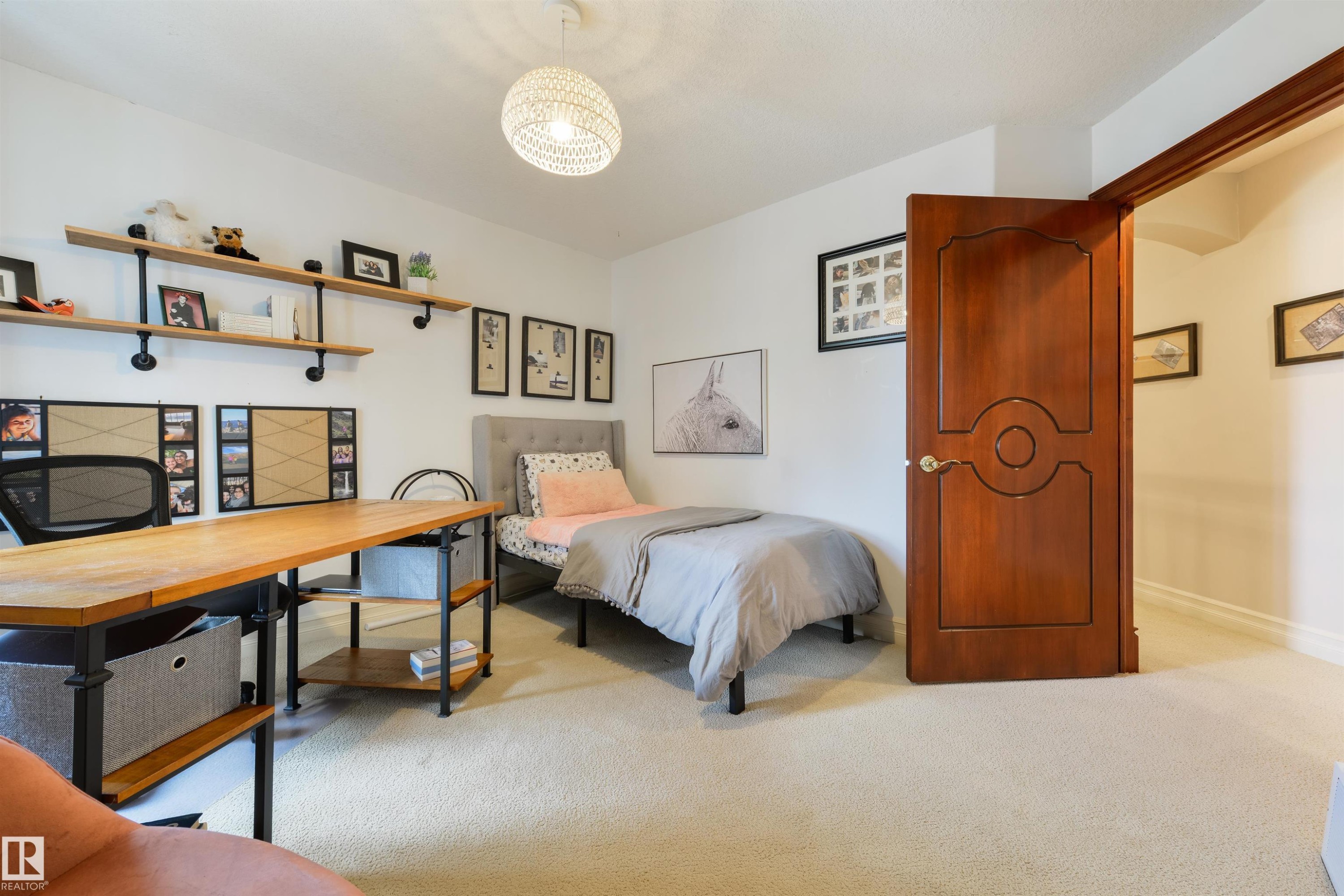 727 Hetu Lane Nw, Edmonton, AB - Indoor Photo Showing Bedroom
