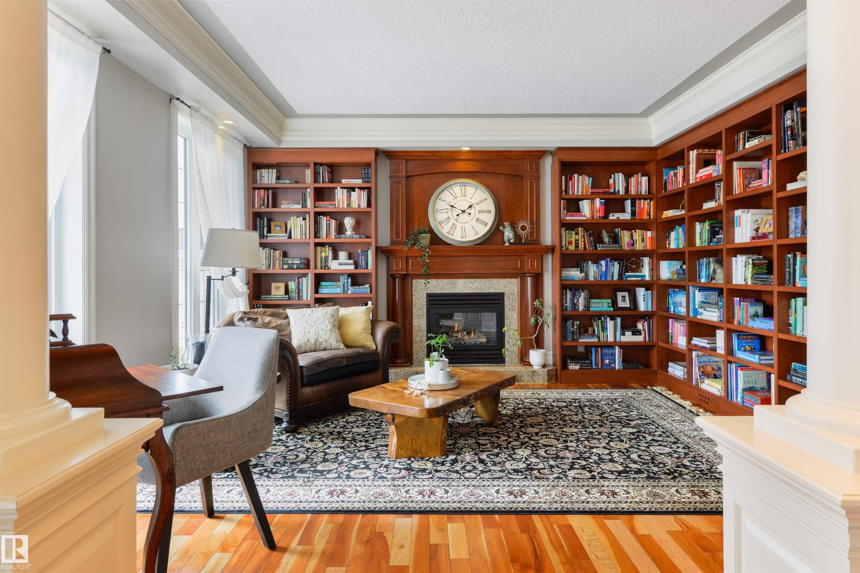 727 Hetu Lane Nw, Edmonton, AB - Indoor With Fireplace