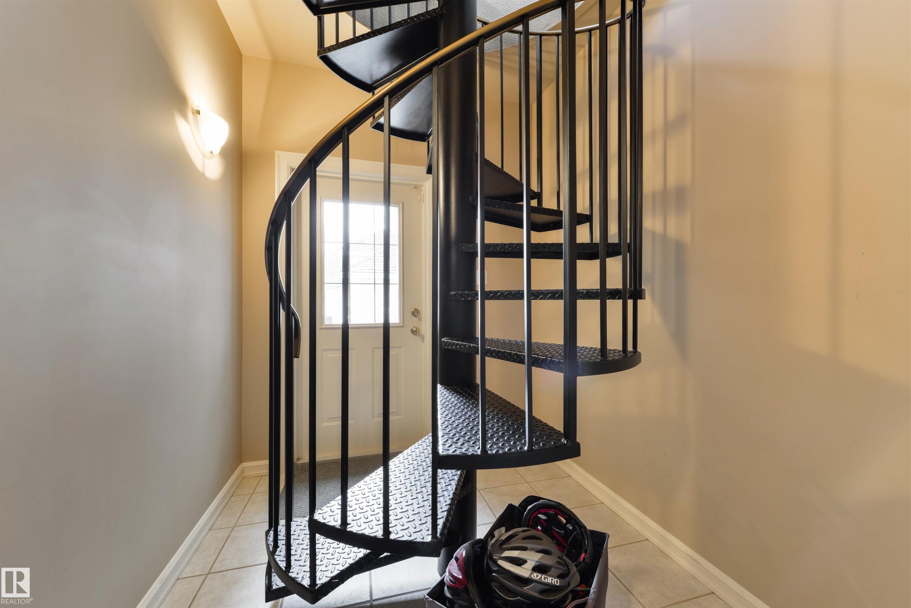 727 Hetu Lane Nw, Edmonton, AB - Indoor Photo Showing Other Room