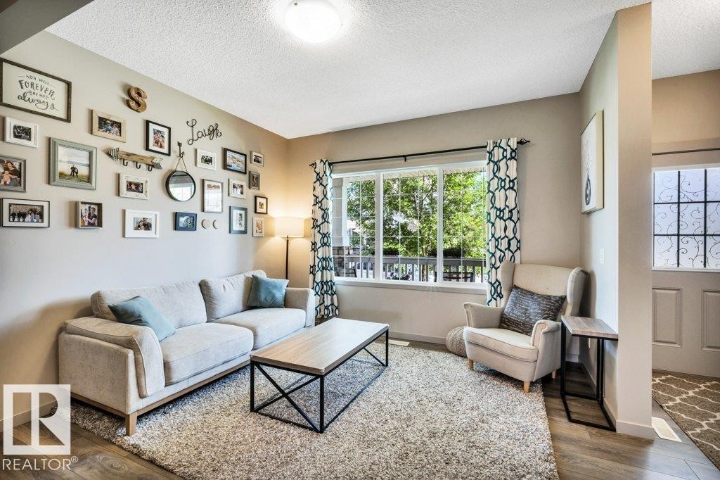 536 Ebbers Way Nw, Edmonton, AB - Indoor Photo Showing Living Room