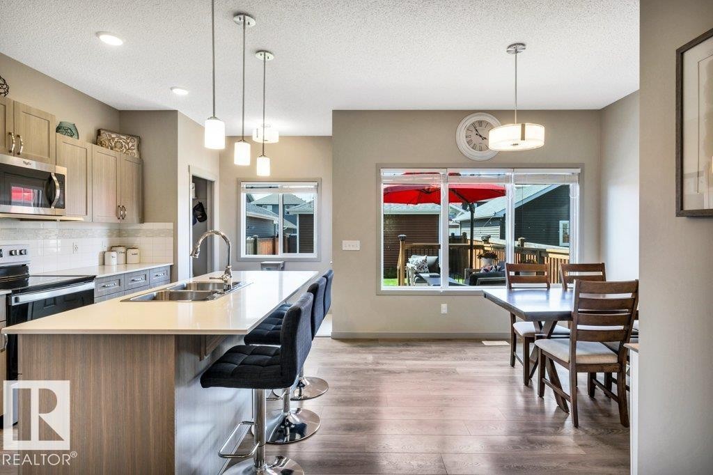 536 Ebbers Way Nw, Edmonton, AB - Indoor Photo Showing Kitchen With Double Sink With Upgraded Kitchen